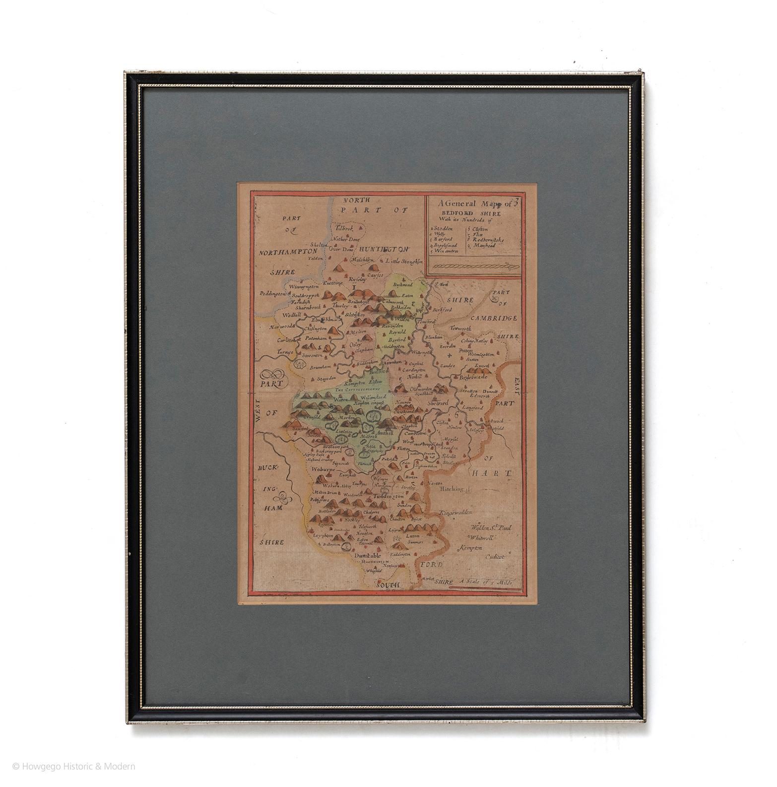Une carte générale du Bedfordshire avec ses centaines d'habitants
Une échelle de 5 miles
dans le support vert d'origine et le cadre traditionnel noir et or.
carte charmante avec de jolis détails et couleurs.