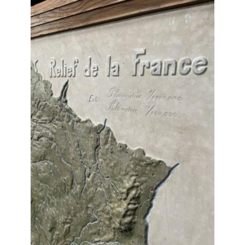 Karte von Frankreich, 1934
 
 Vintage By Design
 Außergewöhnlich, Karte von Frankreich mit der Nummer 596 für die Reliefs von Frankreich, Maßstab 1/1.000.000
 Dass es weiter, kleiner Riss, visuelle, nur auf der rechten Seite festgestellt werden,
