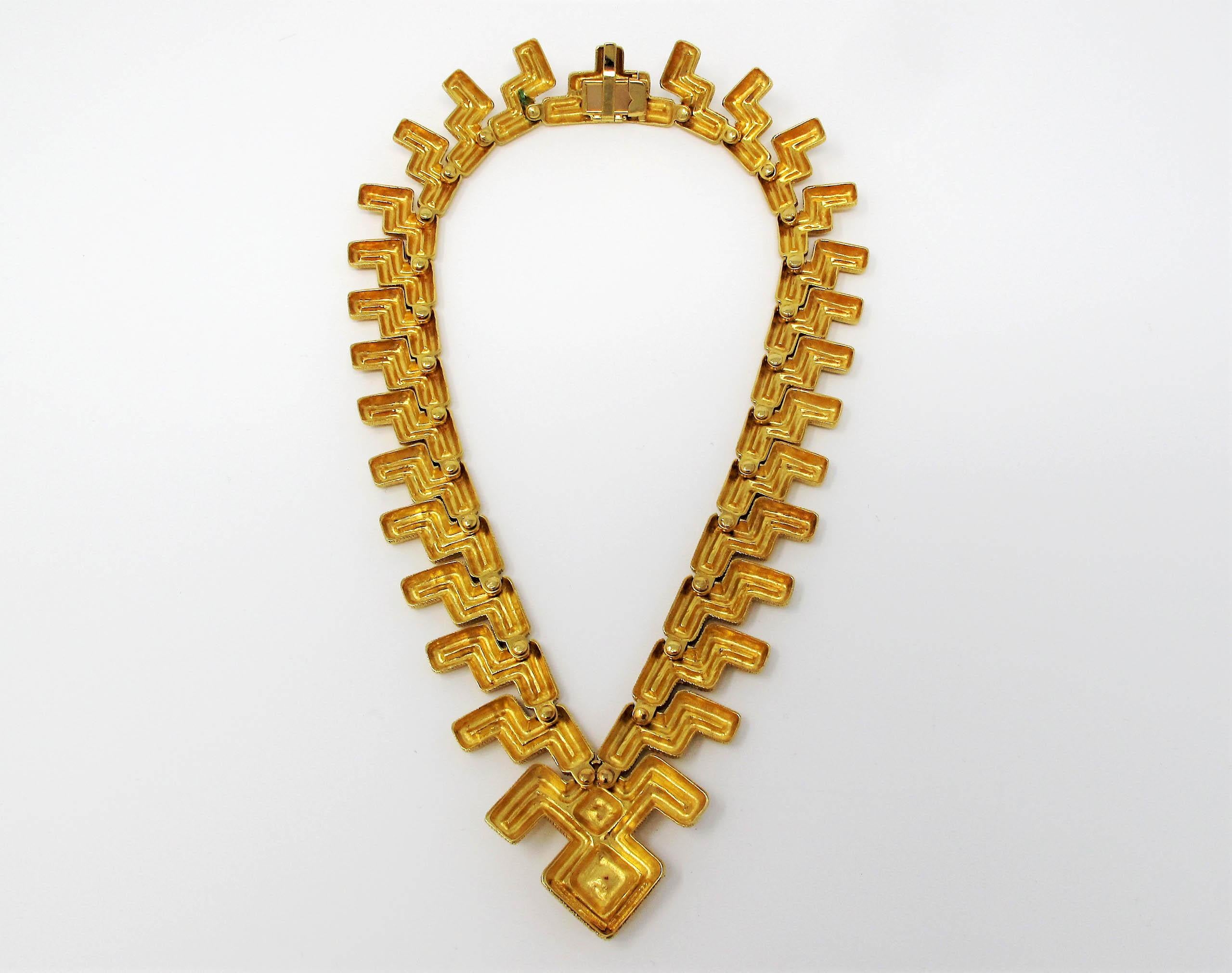 Mapamenos Natepas 18 Karat Yellow Gold Graduated Zig Zag Geometric Necklace For Sale 2