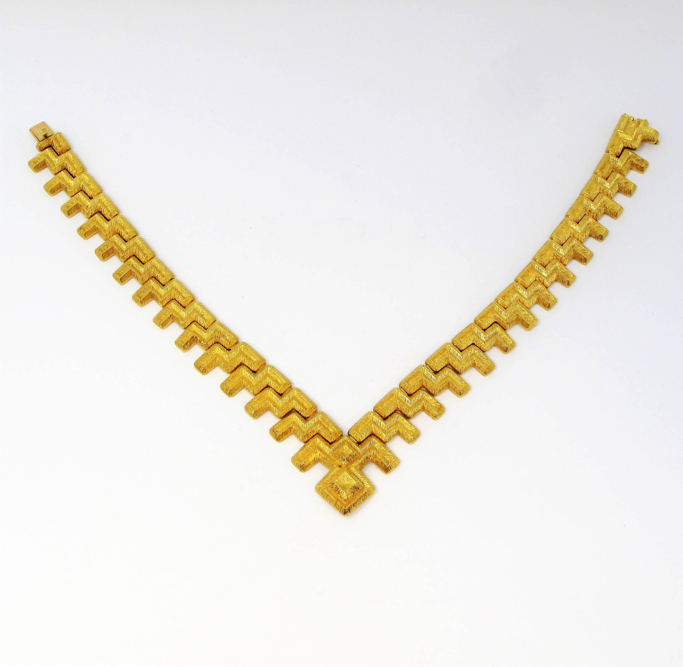 Classical Greek Mapamenos Natepas 18 Karat Yellow Gold Graduated Zig Zag Geometric Necklace For Sale