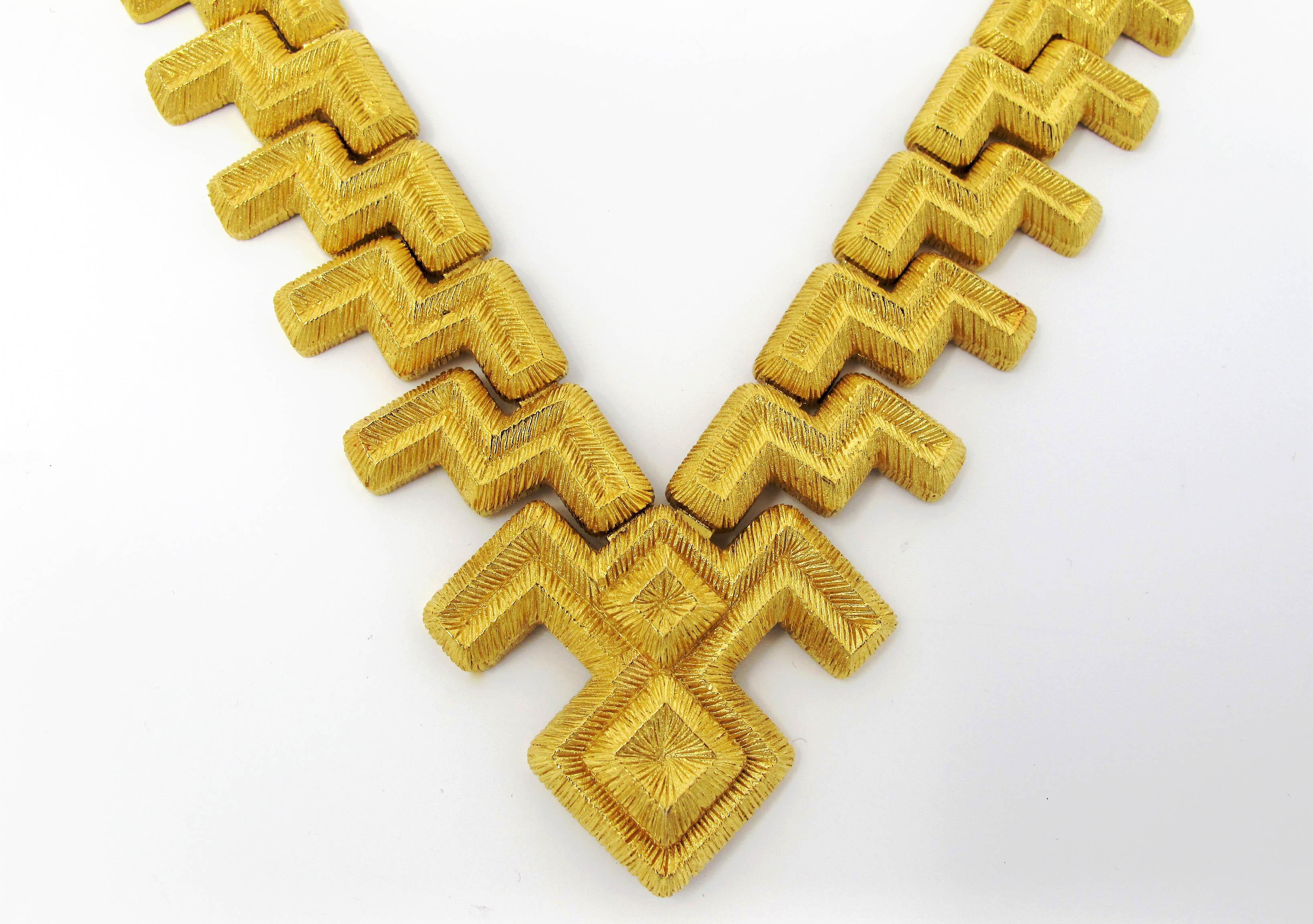 Women's Mapamenos Natepas 18 Karat Yellow Gold Graduated Zig Zag Geometric Necklace For Sale