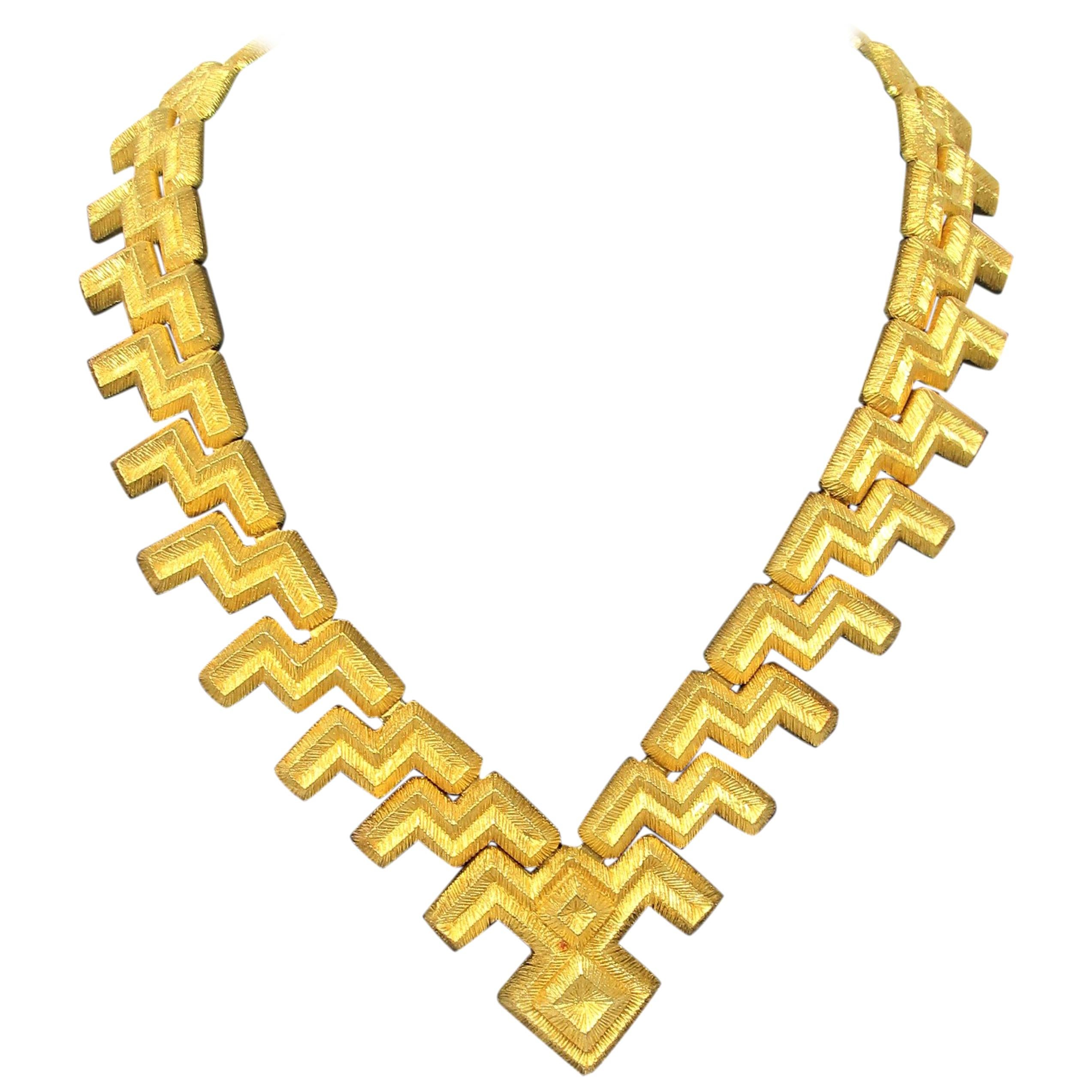 Mapamenos Natepas 18 Karat Yellow Gold Graduated Zig Zag Geometric Necklace For Sale
