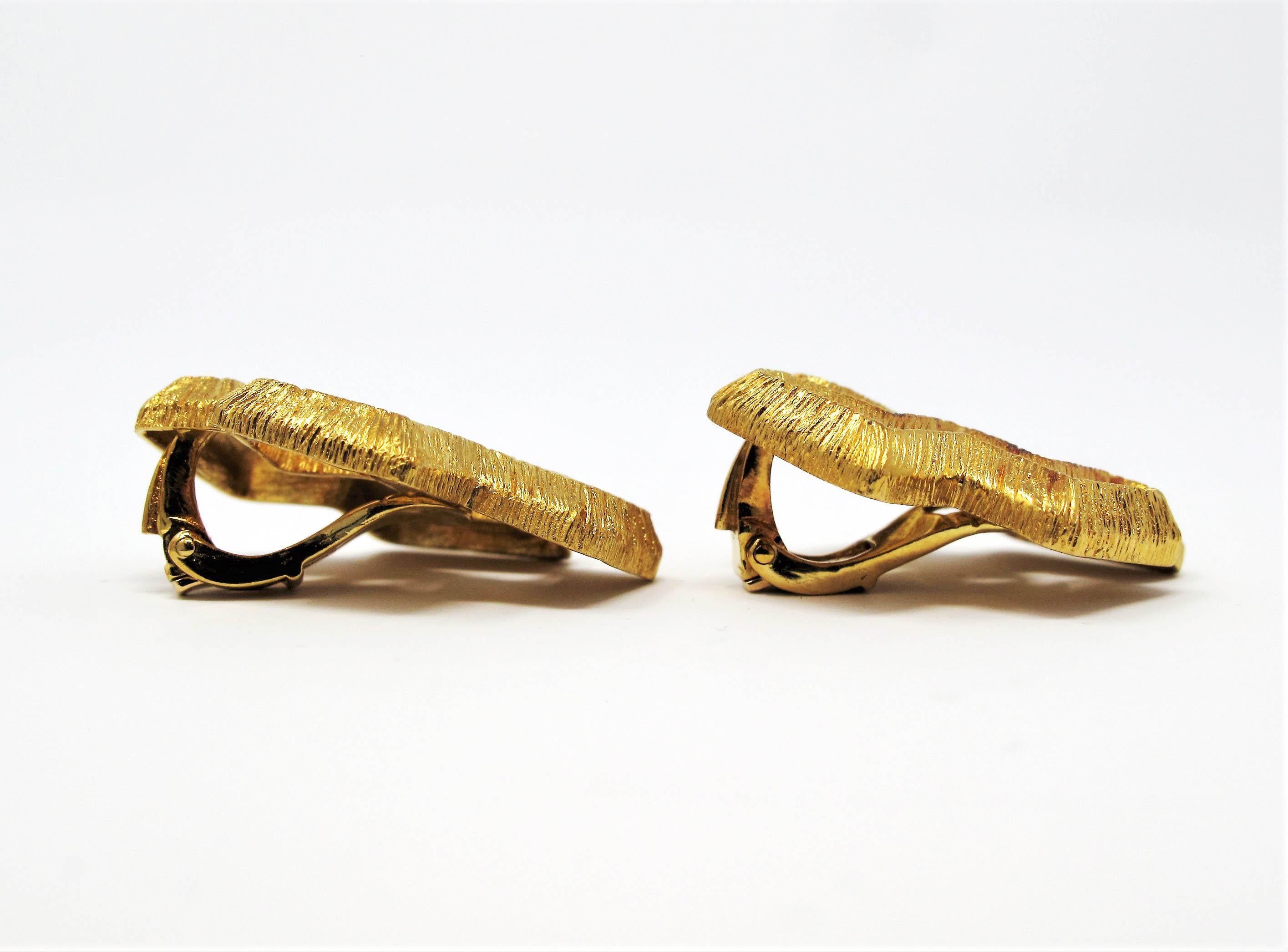 Women's Mapamenos Natepas 18 Karat Yellow Gold Zig Zag Clip-On Earrings For Sale