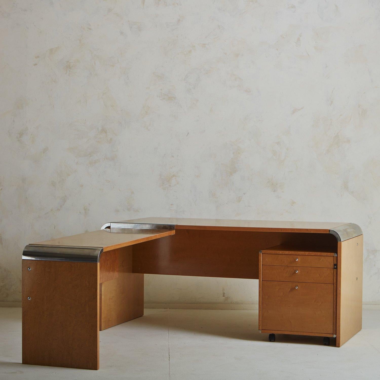 A rare Italian desk unit designed by Giovanni Offredi for Saporiti in the 1970s. This desk has one main section with an additional table top attachment, creating an L-shape. It was constructed with wood and has a maple wood veneer with an exquisite
