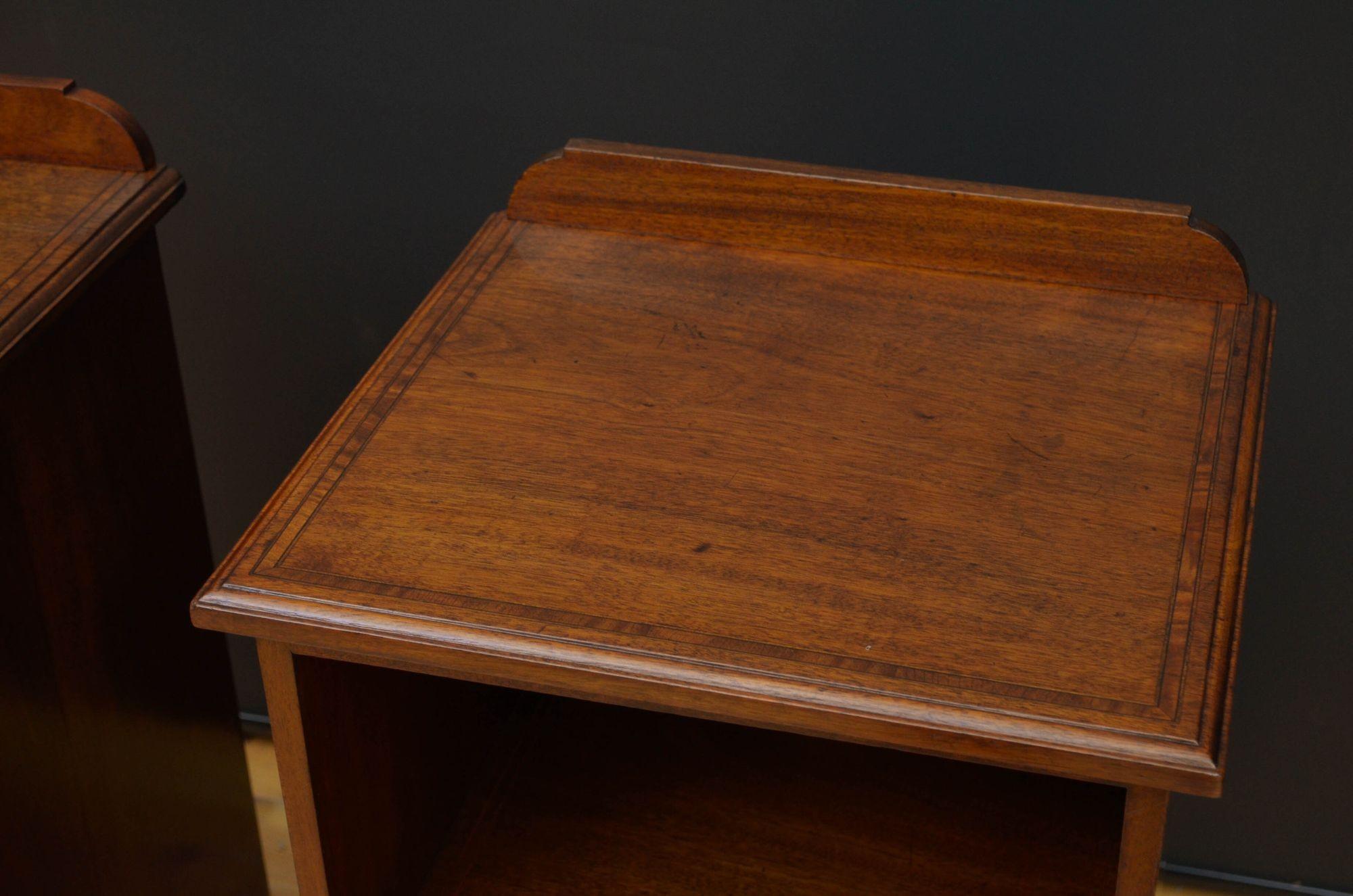 Maple and Co Bedside Cabinets in Mahogany In Good Condition In Whaley Bridge, GB
