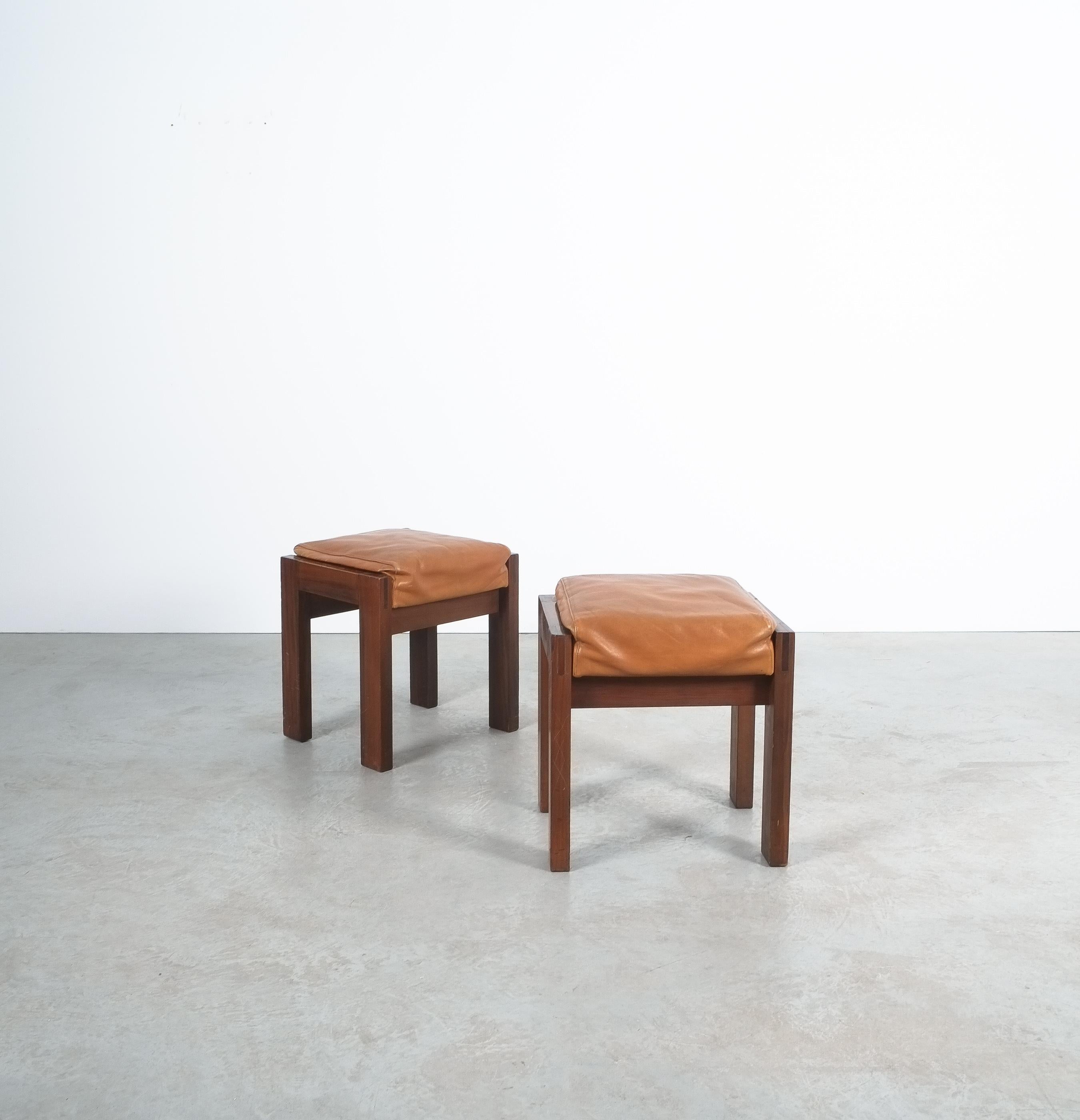 Maple and Leather Midcentury Wood Stools, Italy, 1950 For Sale 4