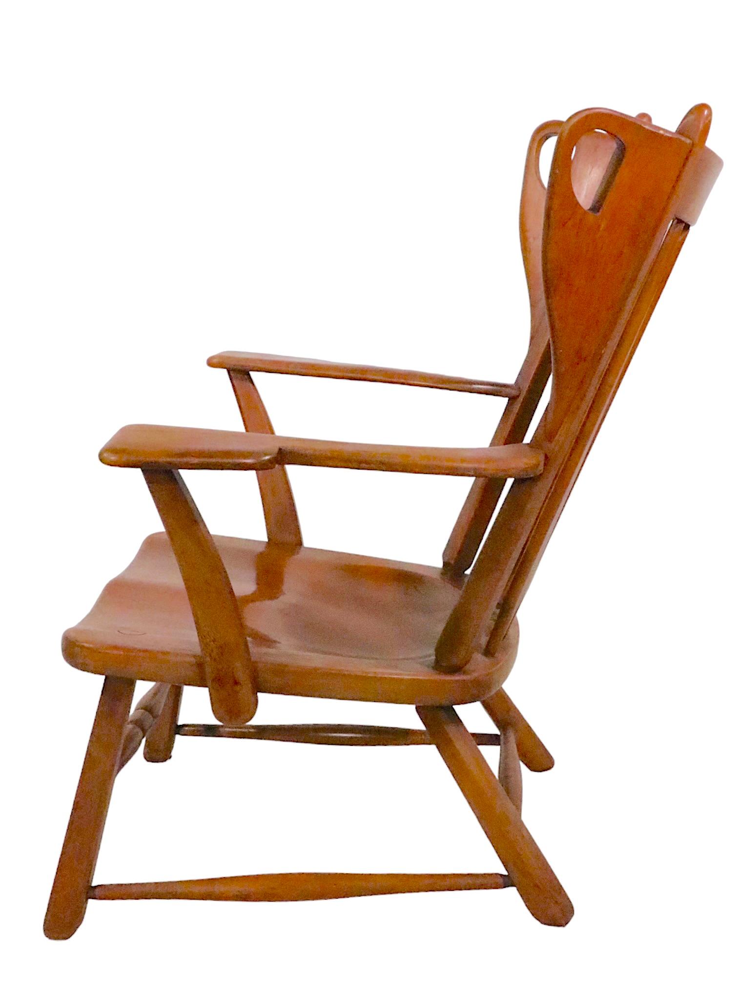 Maple Arrow Back Lounge Arm Chair att.  to Herman De Vries for  Cushman 1930/40s In Good Condition For Sale In New York, NY