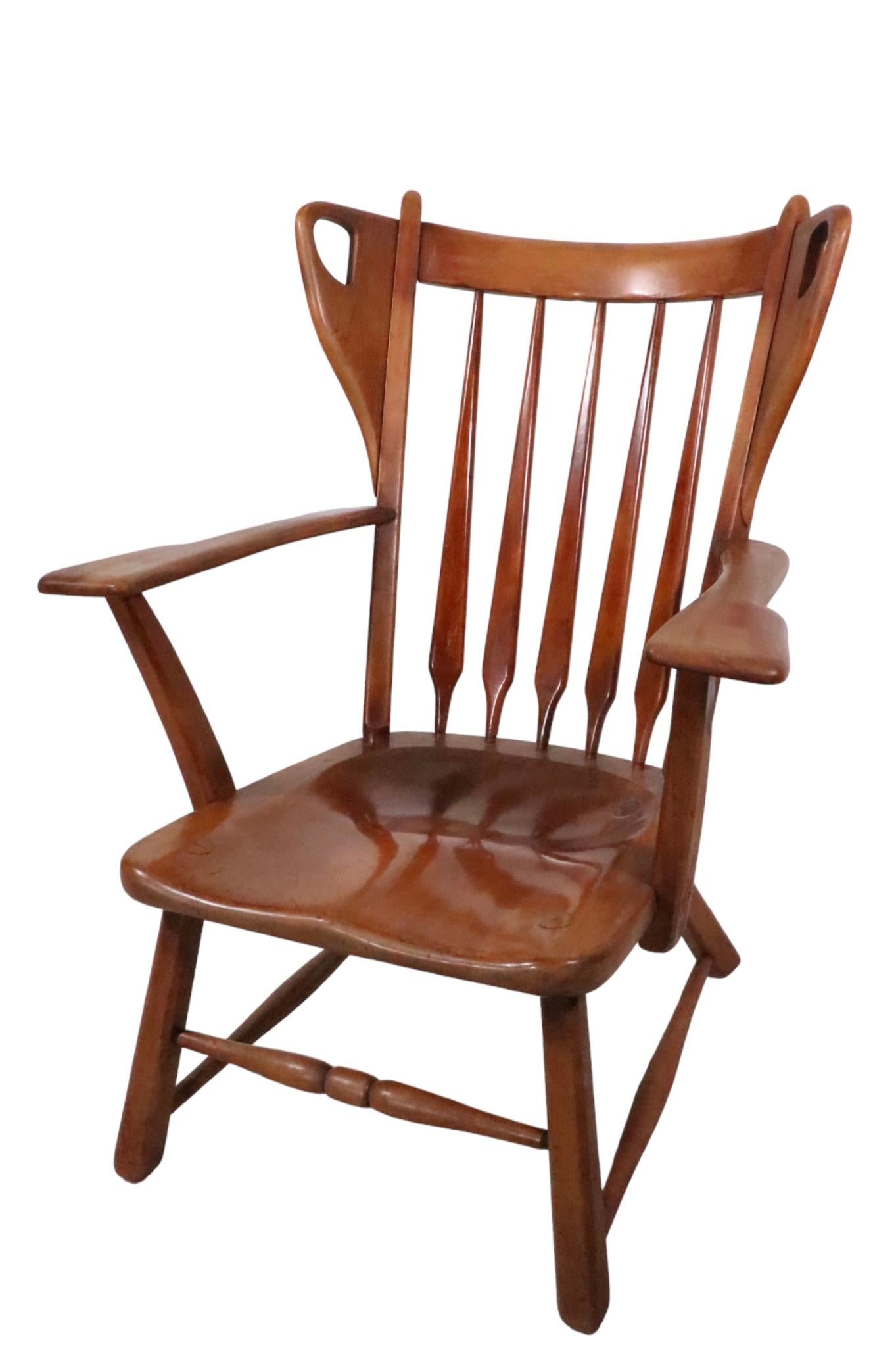 Ahorn Arrow Back Lounge Arm Chair att.  an Herman de Vries für  Cushman 1930/40er Jahre (Ahornholz) im Angebot