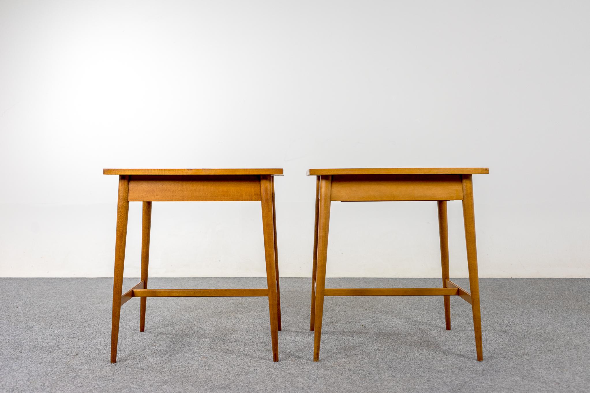 Maple Bedside Table Pair, by Paul McCobb 6