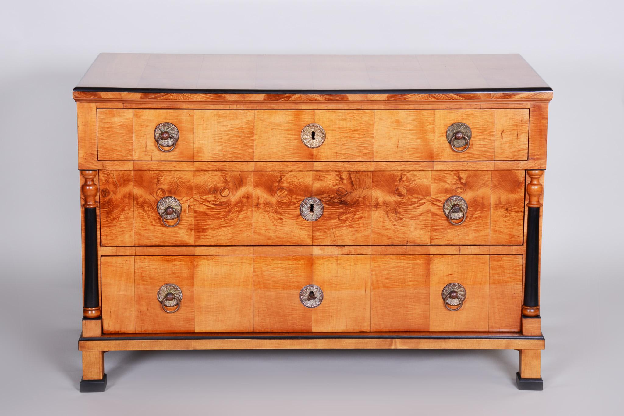 Shipping to any US port only for $290 USD

Biedermeier chest of drawers, commode.
Completely restored. Shellac polish used for the surface.
Country of origin is Austria from period 1820-1829.
Material maple.
