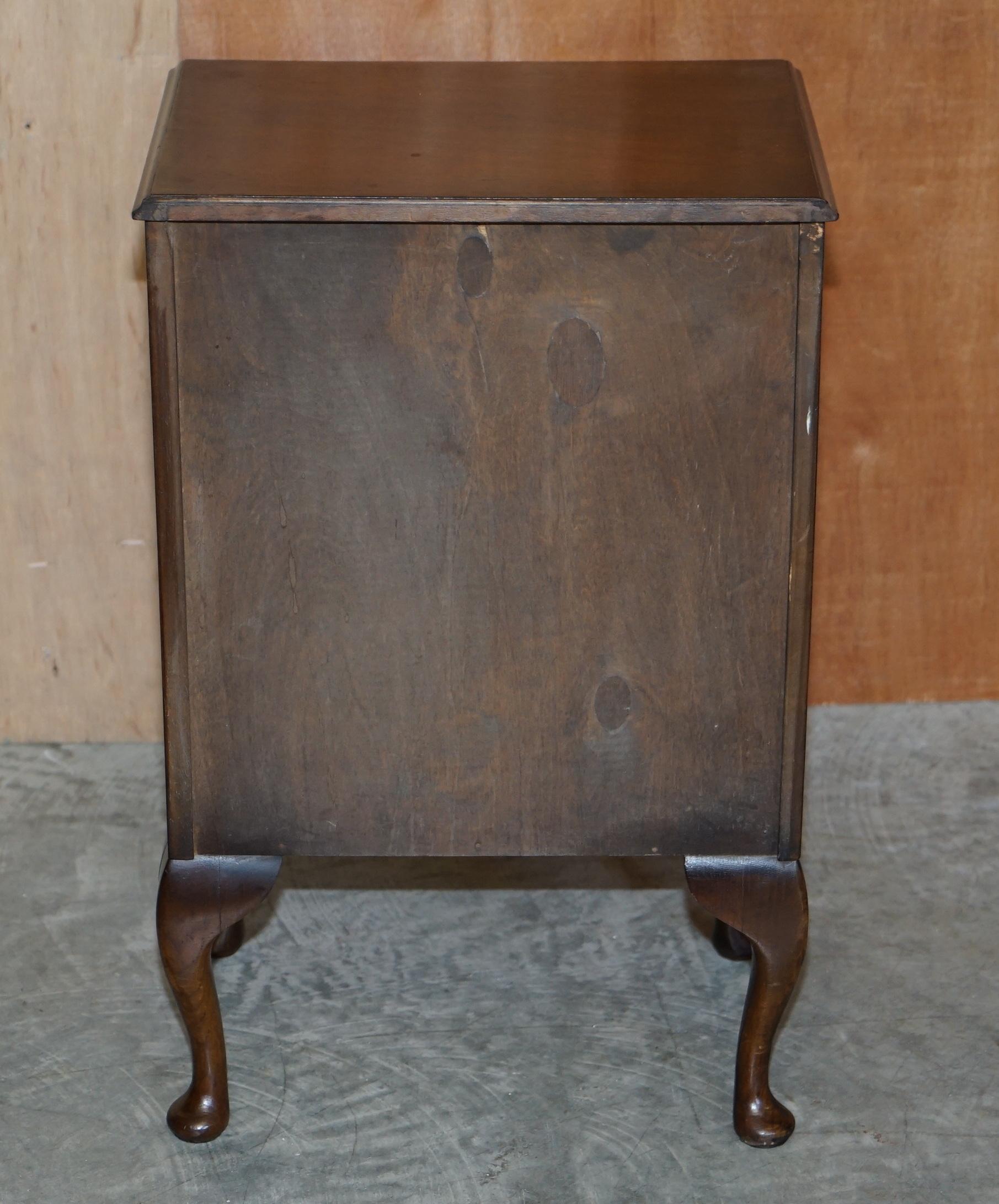 Maple & Co Burr Walnut Bedside or Side End Lamp Wine Table Part of a Large Suite For Sale 8