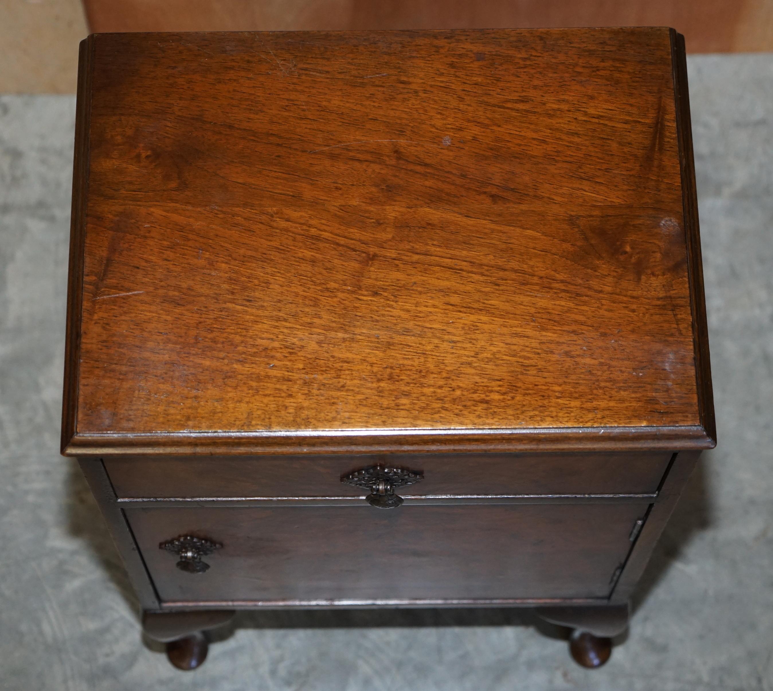 Maple & Co Burr Walnut Bedside or Side End Lamp Wine Table Part of a Large Suite For Sale 2