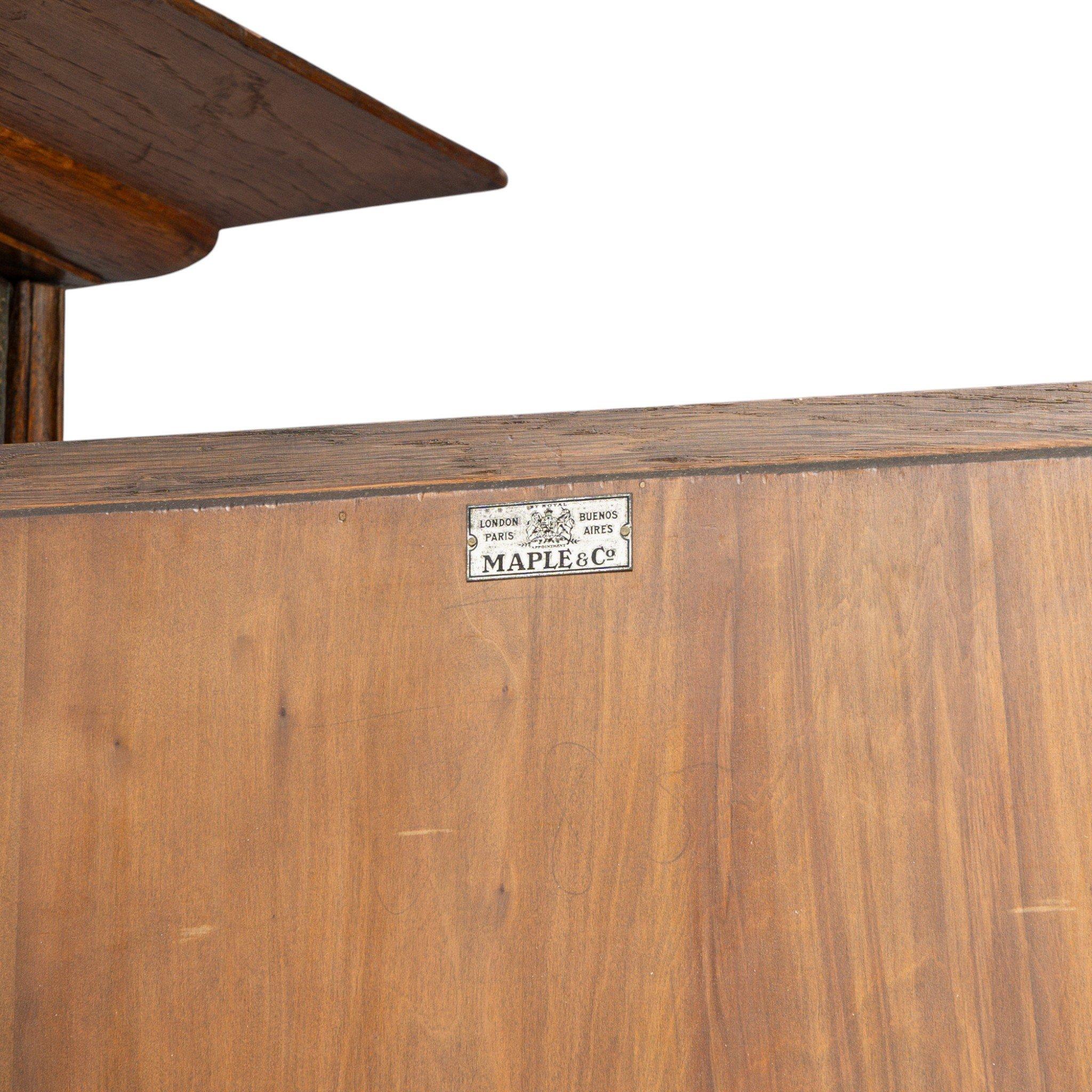 Ahorn & Co. Englischer Arts & Crafts Kleiderschrank aus Eiche mit dekorativen Kupferdetails im Angebot 5