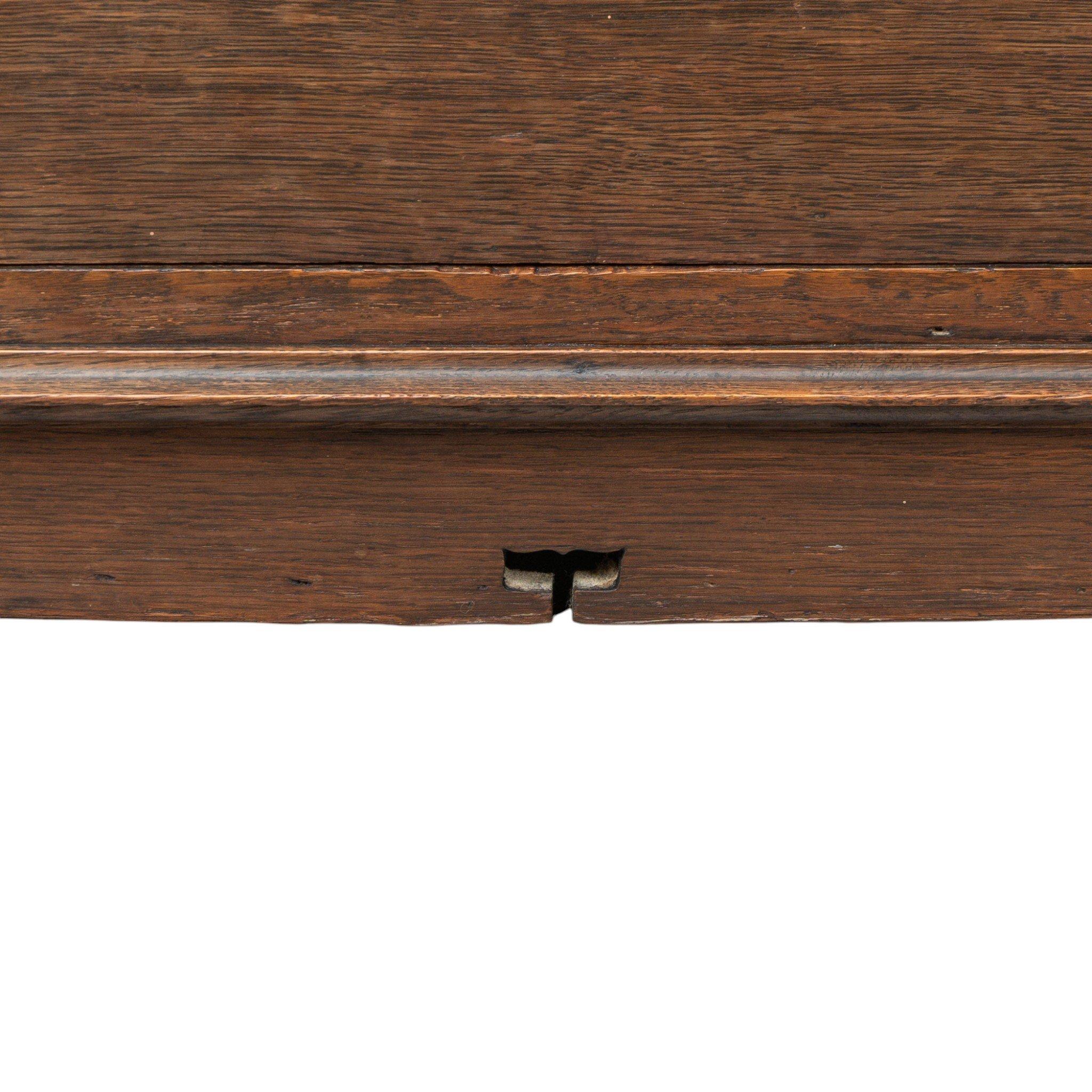 Ahorn & Co. Englischer Arts & Crafts Kleiderschrank aus Eiche mit dekorativen Kupferdetails im Angebot 9
