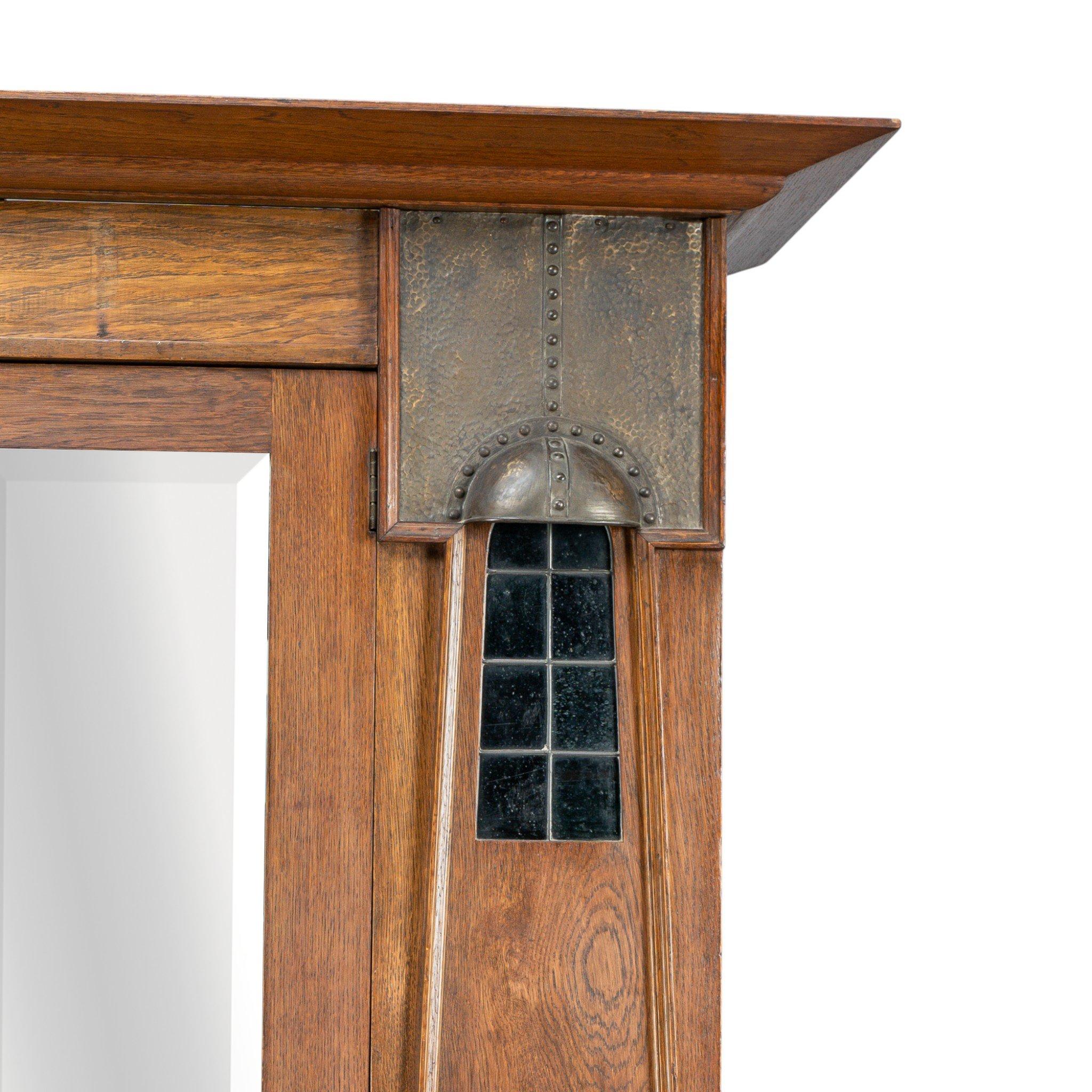 Ahorn & Co. Englischer Arts & Crafts Kleiderschrank aus Eiche mit dekorativen Kupferdetails im Angebot 11