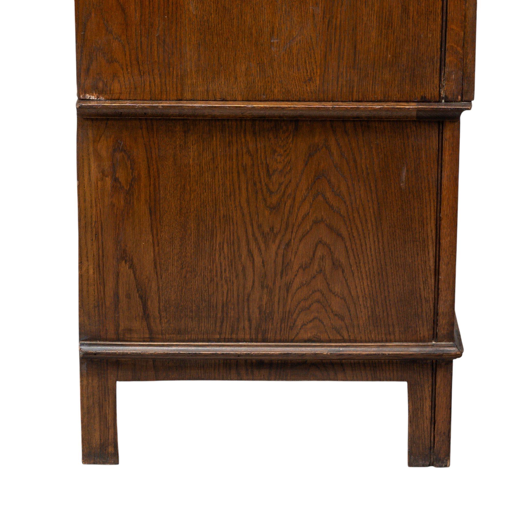 Ahorn & Co. Englischer Arts & Crafts Kleiderschrank aus Eiche mit dekorativen Kupferdetails (Spiegel) im Angebot