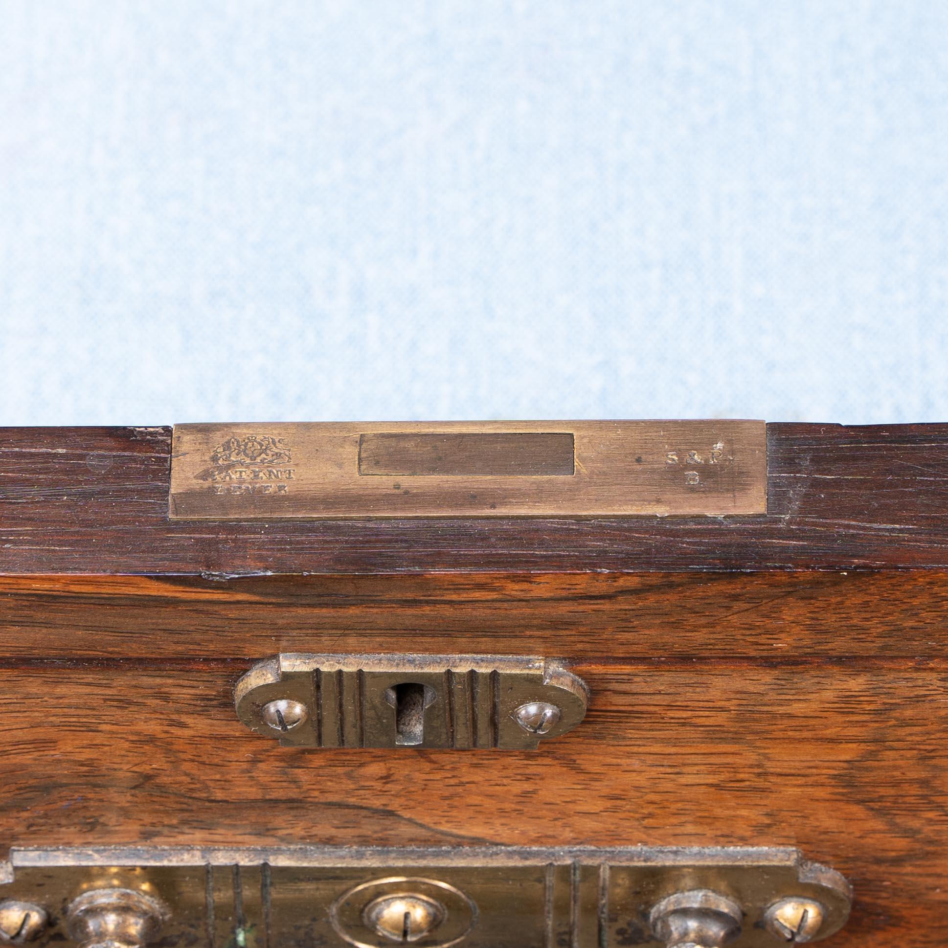 Maple & Co. Londra Bruce Talbert attr. Cassettiera a cinque cassetti Aesthetic Movement. in vendita 8