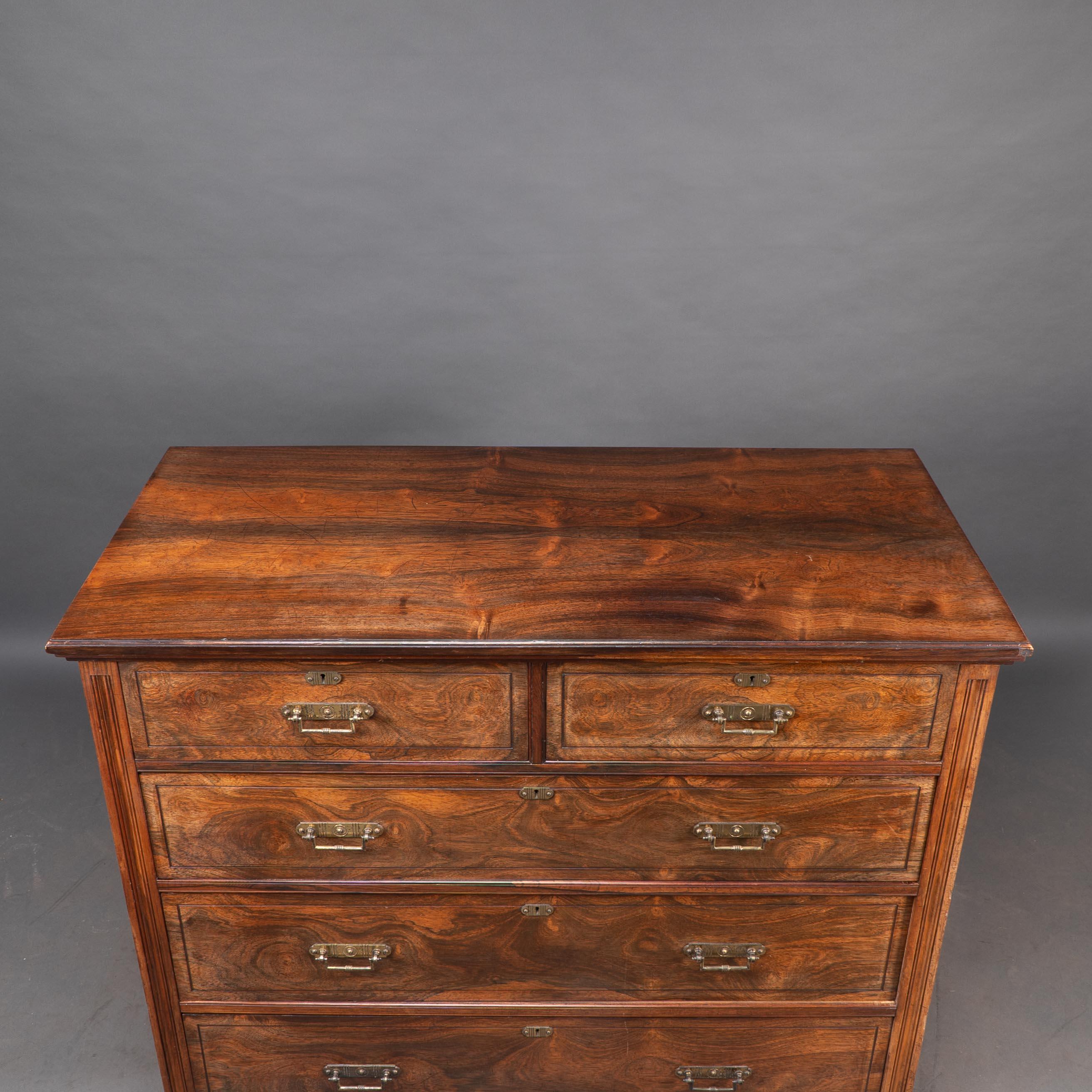 Maple & Co. Londra Bruce Talbert attr. Cassettiera a cinque cassetti Aesthetic Movement. in vendita 1
