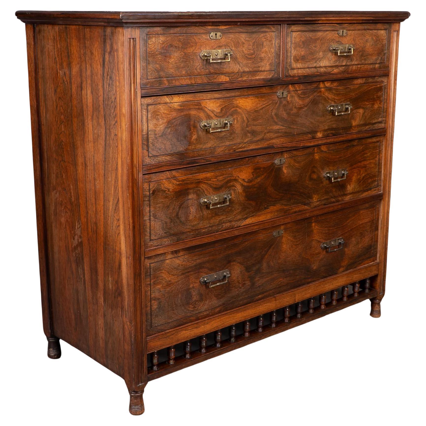 Maple & Co. Londra Bruce Talbert attr. Cassettiera a cinque cassetti Aesthetic Movement.