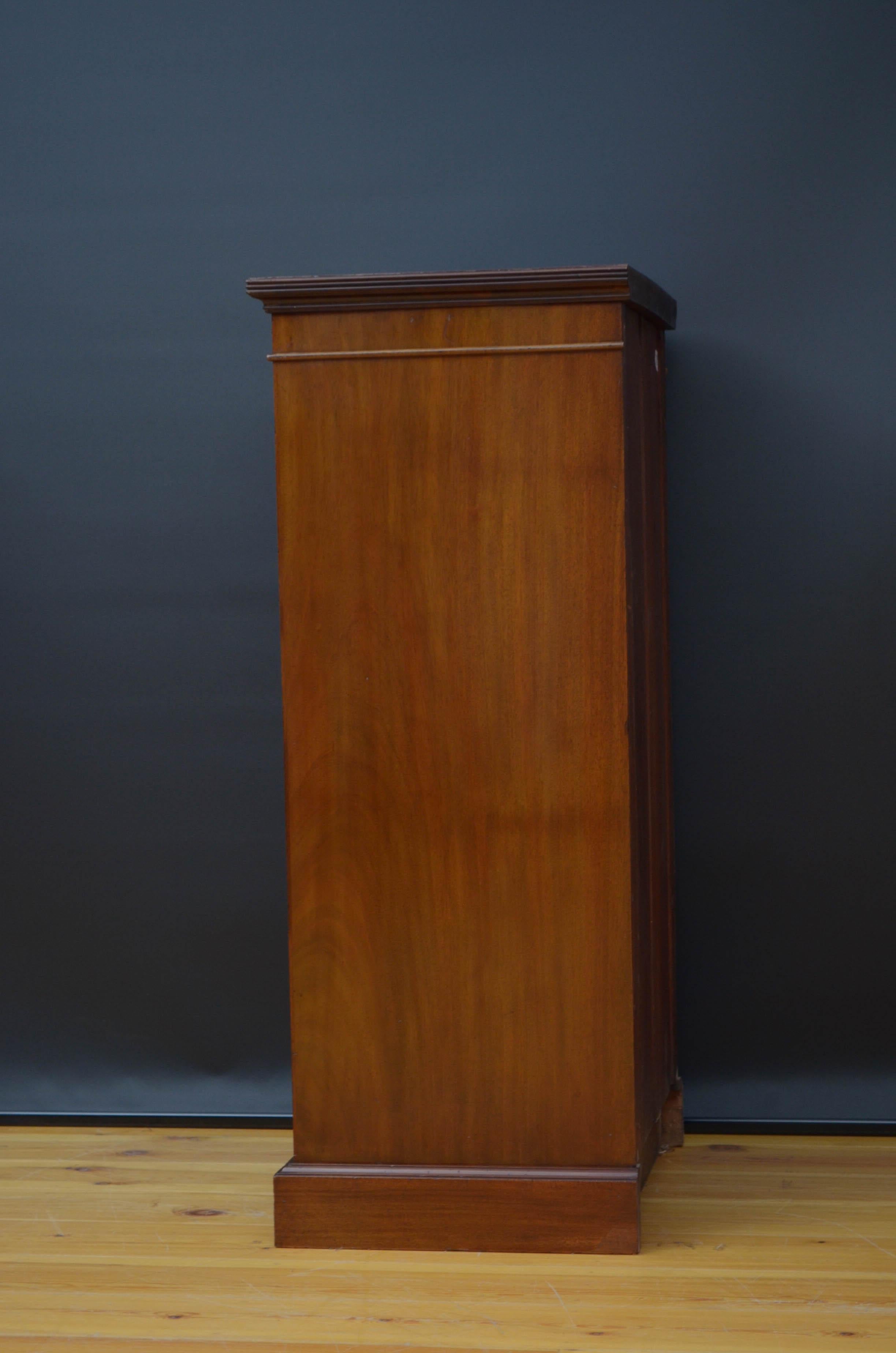 Cassettiera in mogano Maple & Co. in vendita 5
