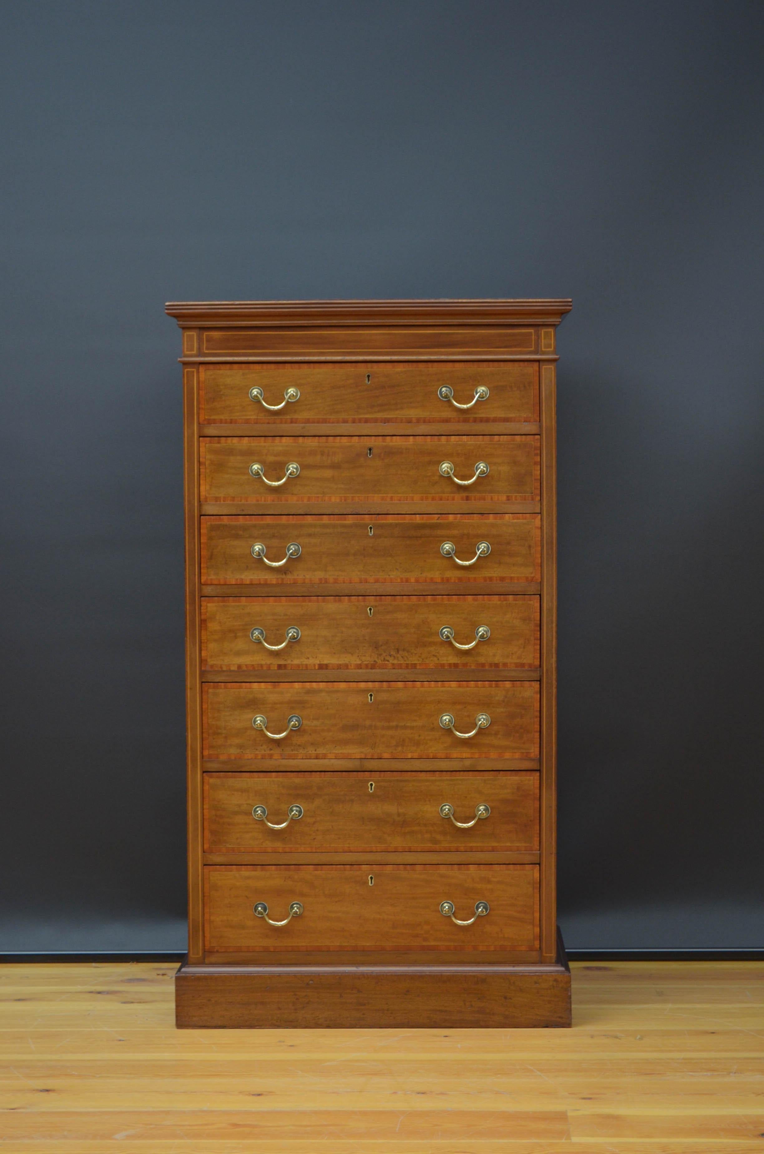 Sn5145 Fine Quality Edwardian Wellington chest in mahogany, having figured mahogany top crossbanded with satinwood above seven mahogany lined, graduated and crossbanded drawers, all fitted with original brass handles, flanked by inlaid uprights, all