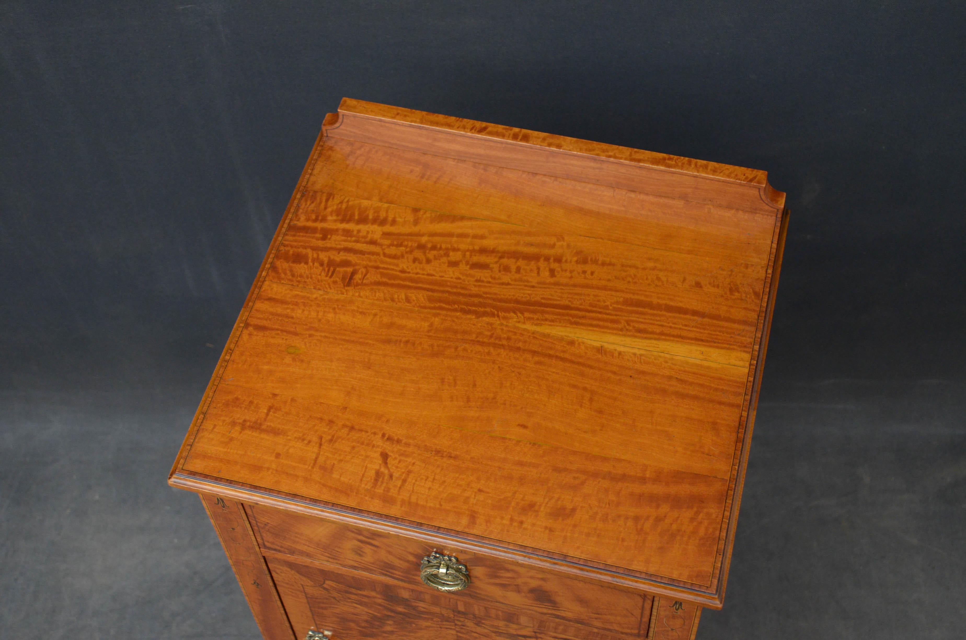 Sn4835 fine quality Edwardian satinwood bedside cabinet by Maple and Co., having shaped and sting inlaid upstand to kingwood crossbanded top with moulded edge above string inlaid drawer and string inlaid door both fitted with original brass handles