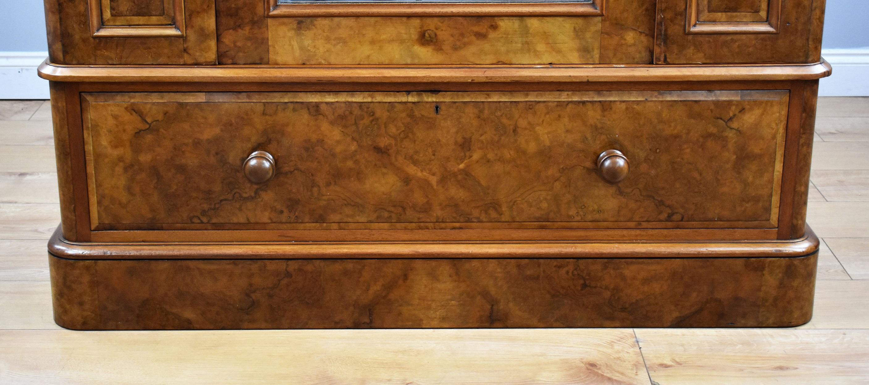 Maple & Co Victorian Burr Walnut Wardrobe In Good Condition In Chelmsford, Essex