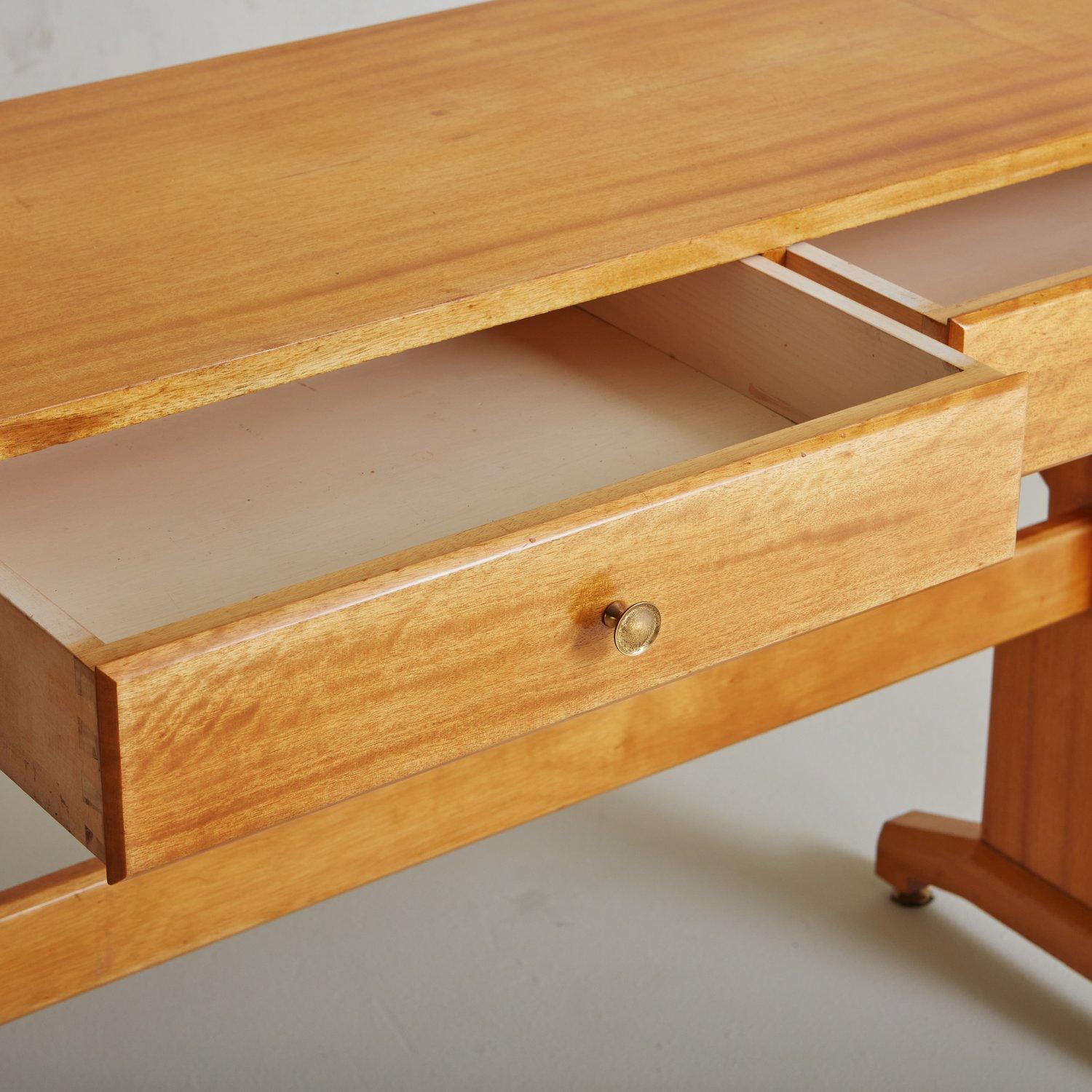 Late 20th Century Maple Console Table with Drawers in the Style of Vittorio Dassi, Italy, 1970s For Sale