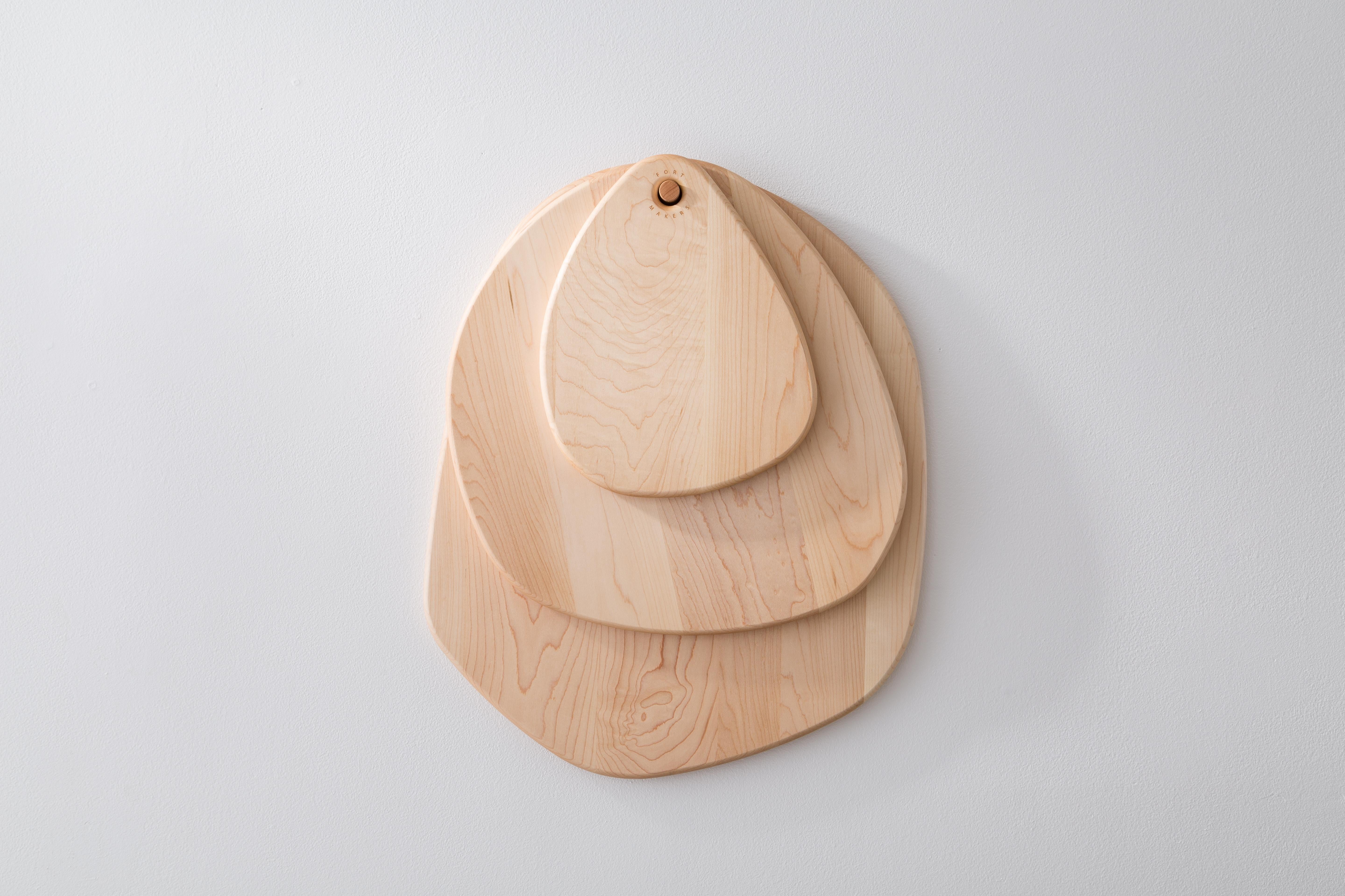 XXIe siècle et contemporain Planche à découper en bois d'érable « Ellipse Pebble » en vente