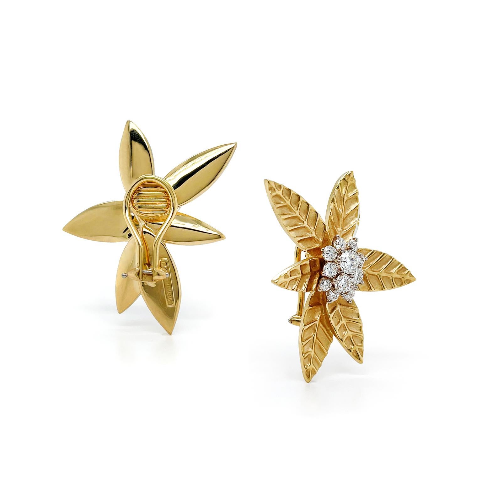 18K Yellow Gold Maple Leaf Diamond Cluster Earrings In New Condition For Sale In New York, NY