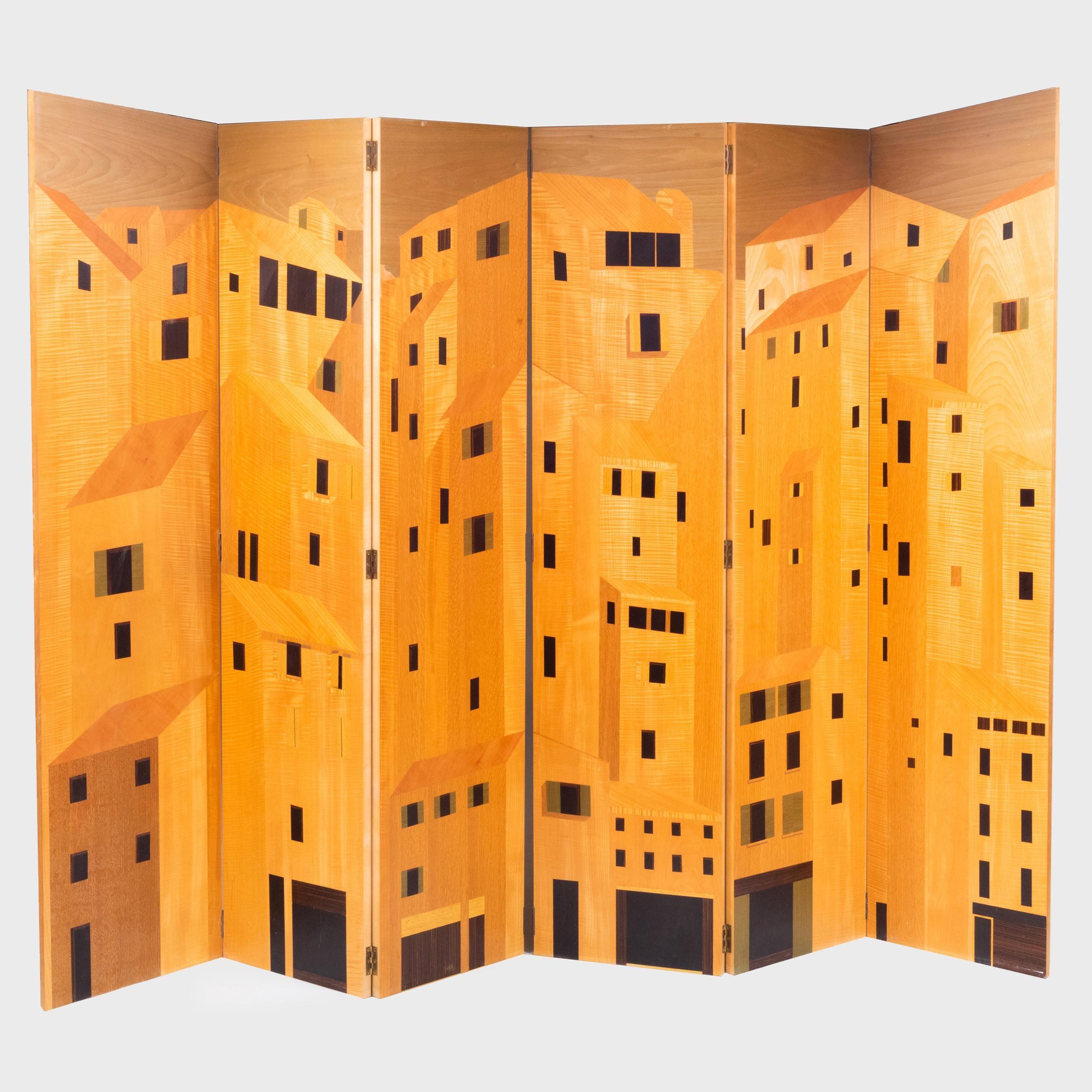 Paravento a sei pannelli in acero intarsiato di David Linley.

Misure: 6 ft. 2 3/4 in. x 17 3/4 in. (ogni pannello).

Per fama, il paravento è stato regalato all'attuale proprietario direttamente da David Linley negli anni '90 sull'isola di