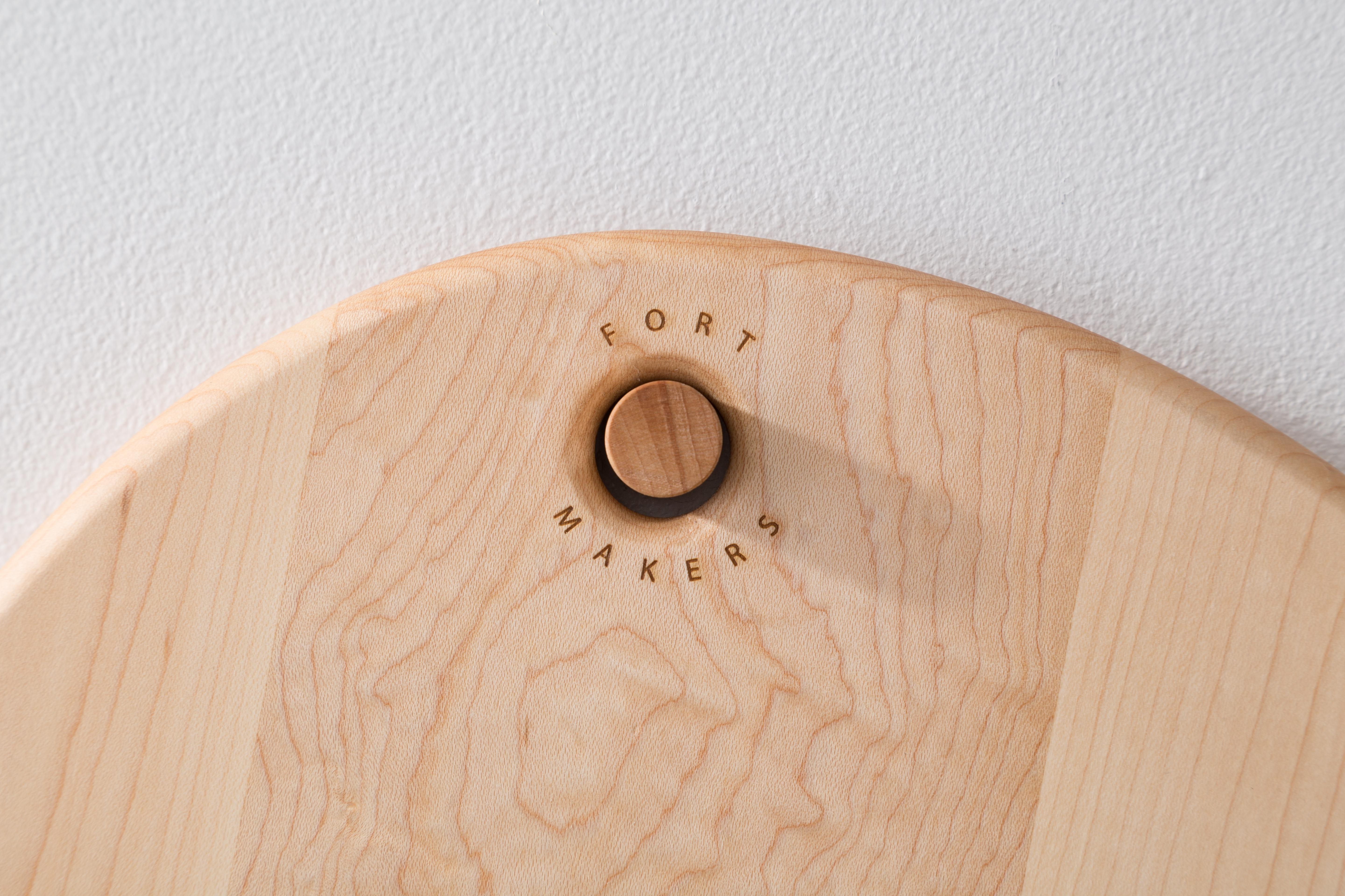 Inspiradas en rocas alisadas y desgastadas por el agua, las tablas de cortar de guijarros de Noah Spencer son un estudio de la forma orgánica. Tanto si las cuelgas en la pared para crear un mosaico como si las apilas en una encimera para hacer un