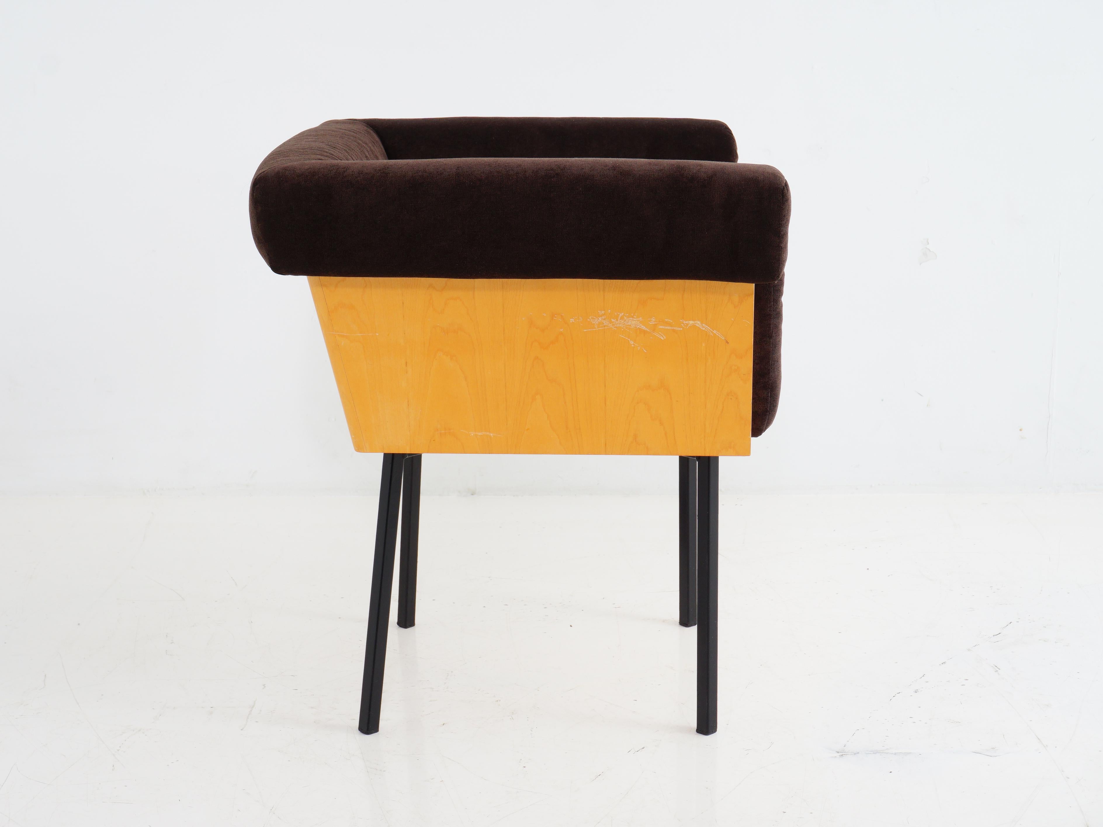 A midcentury style lounge chair that's equal parts chic and cozy. Wrapped in luxurious brown velvet, it's a nod to the days of sipping cocktails and grooving to vinyl. Get ready to sink into a world of retro-cool.

- 28.5