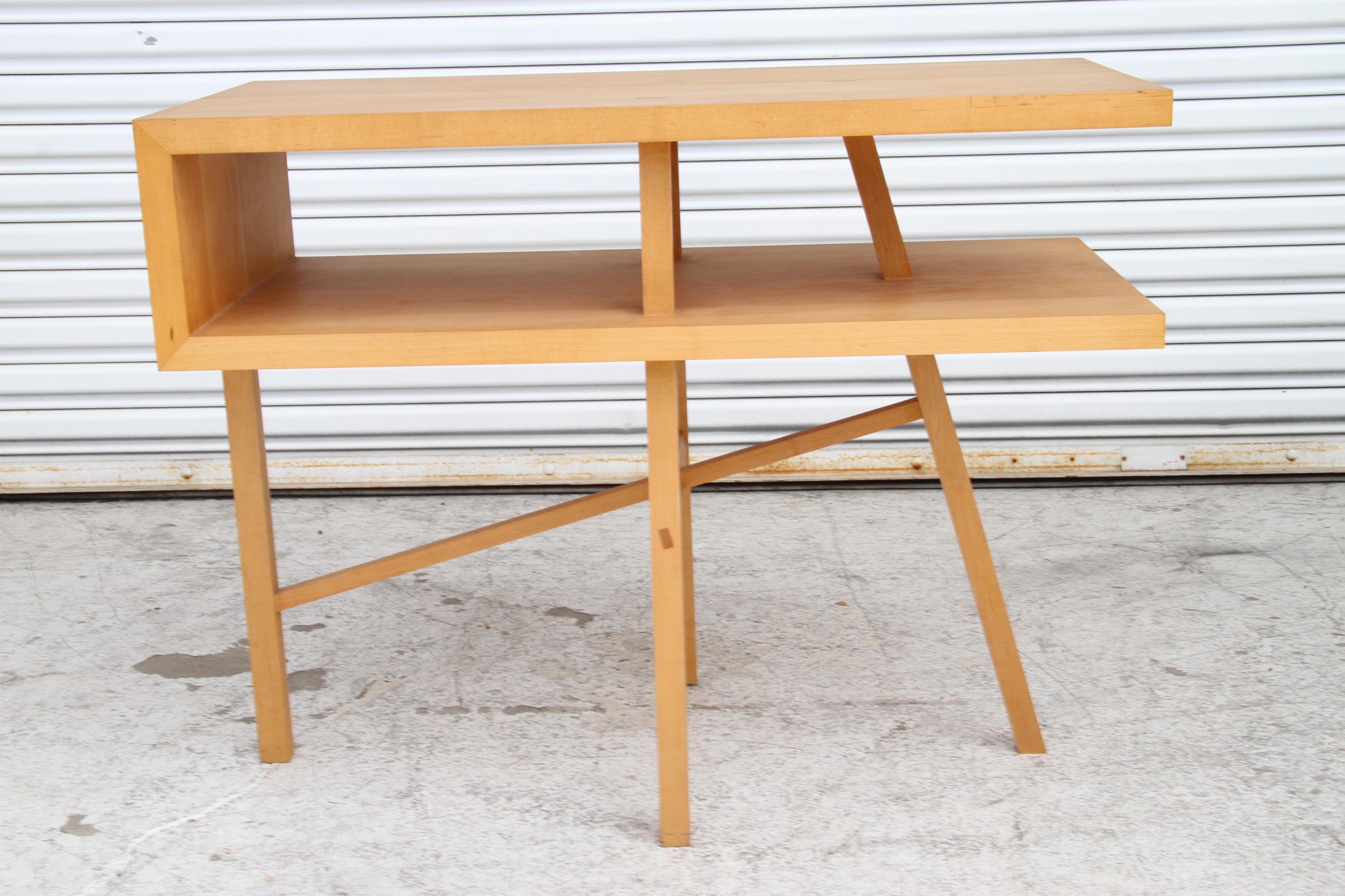 20ième siècle Table d'appoint rectangulaire de Richard Meier en vente
