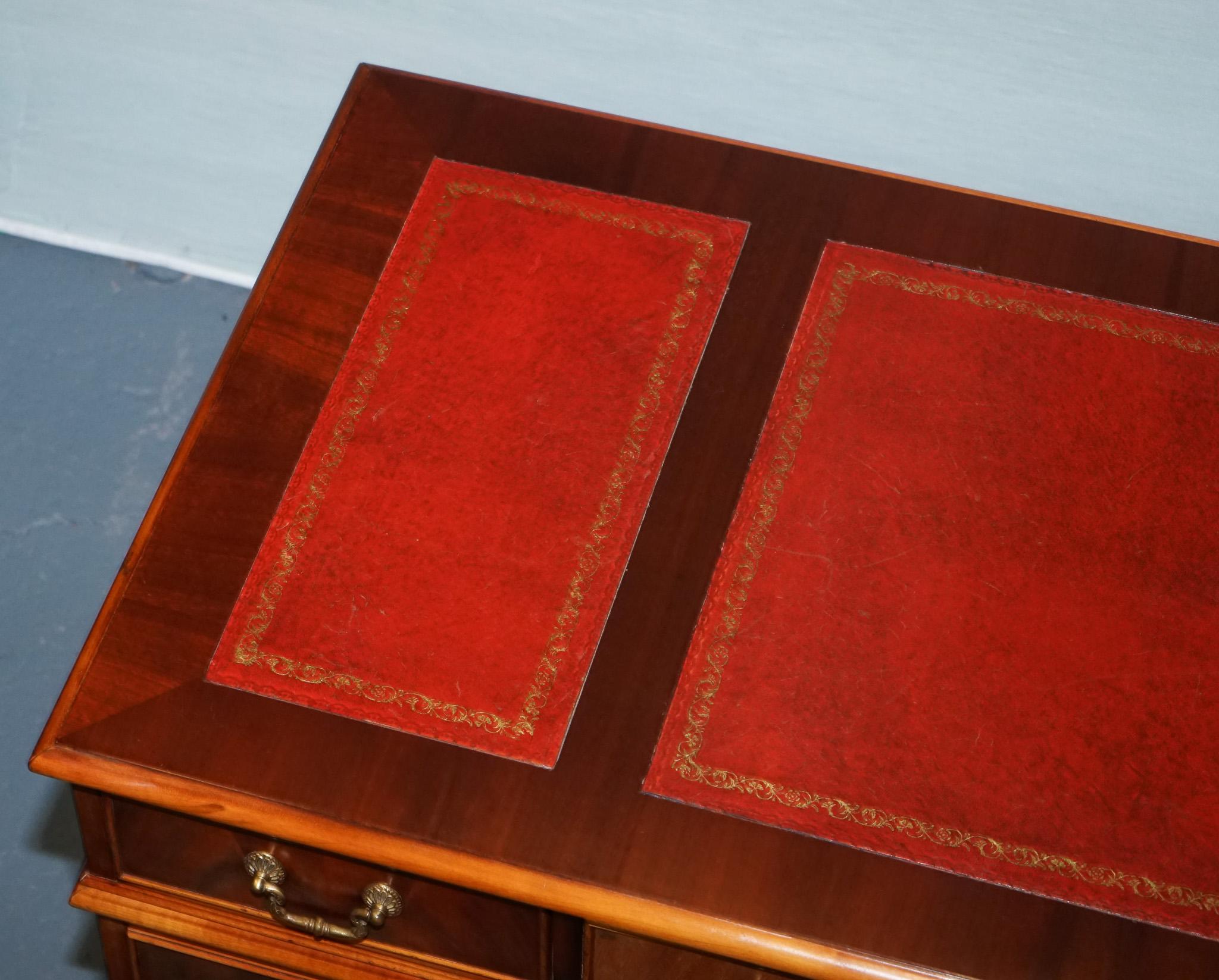 BUREAU DE PEDESTAL DOUBLE WING & GILLOW EN MAPLE AVEC COUVERTURE EN CUIR en vente 3