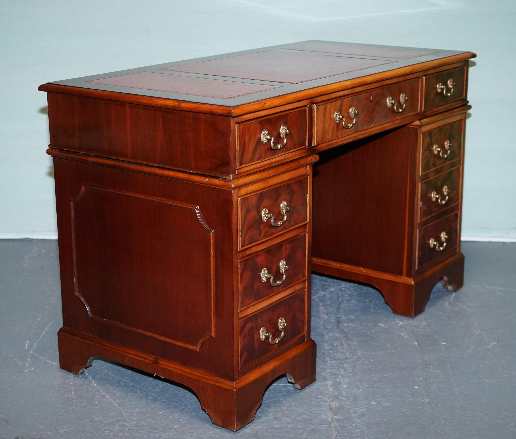 BUREAU DE PEDESTAL DOUBLE WING & GILLOW EN MAPLE AVEC COUVERTURE EN CUIR en vente 5