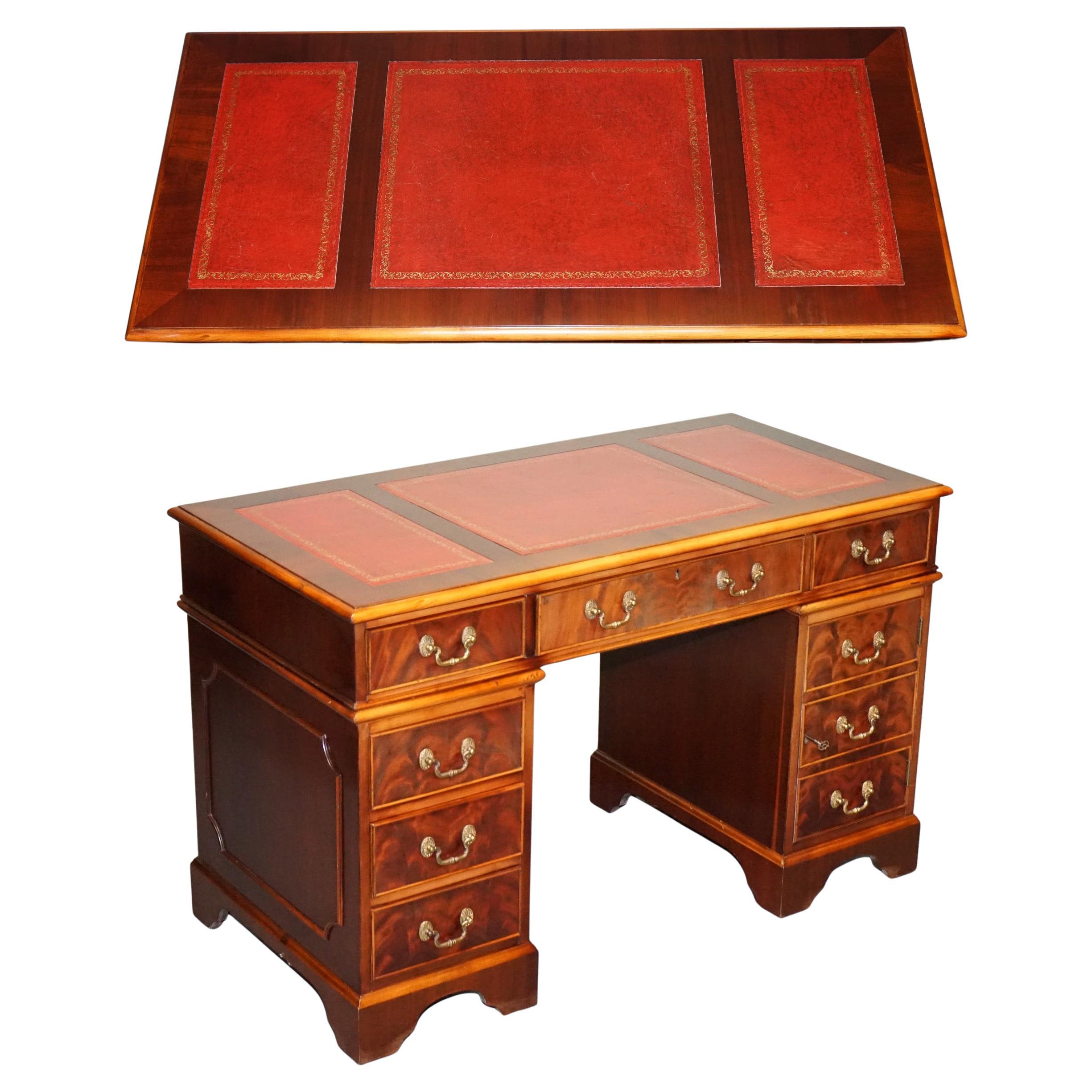 BUREAU DE PEDESTAL DOUBLE WING & GILLOW EN MAPLE AVEC COUVERTURE EN CUIR en vente