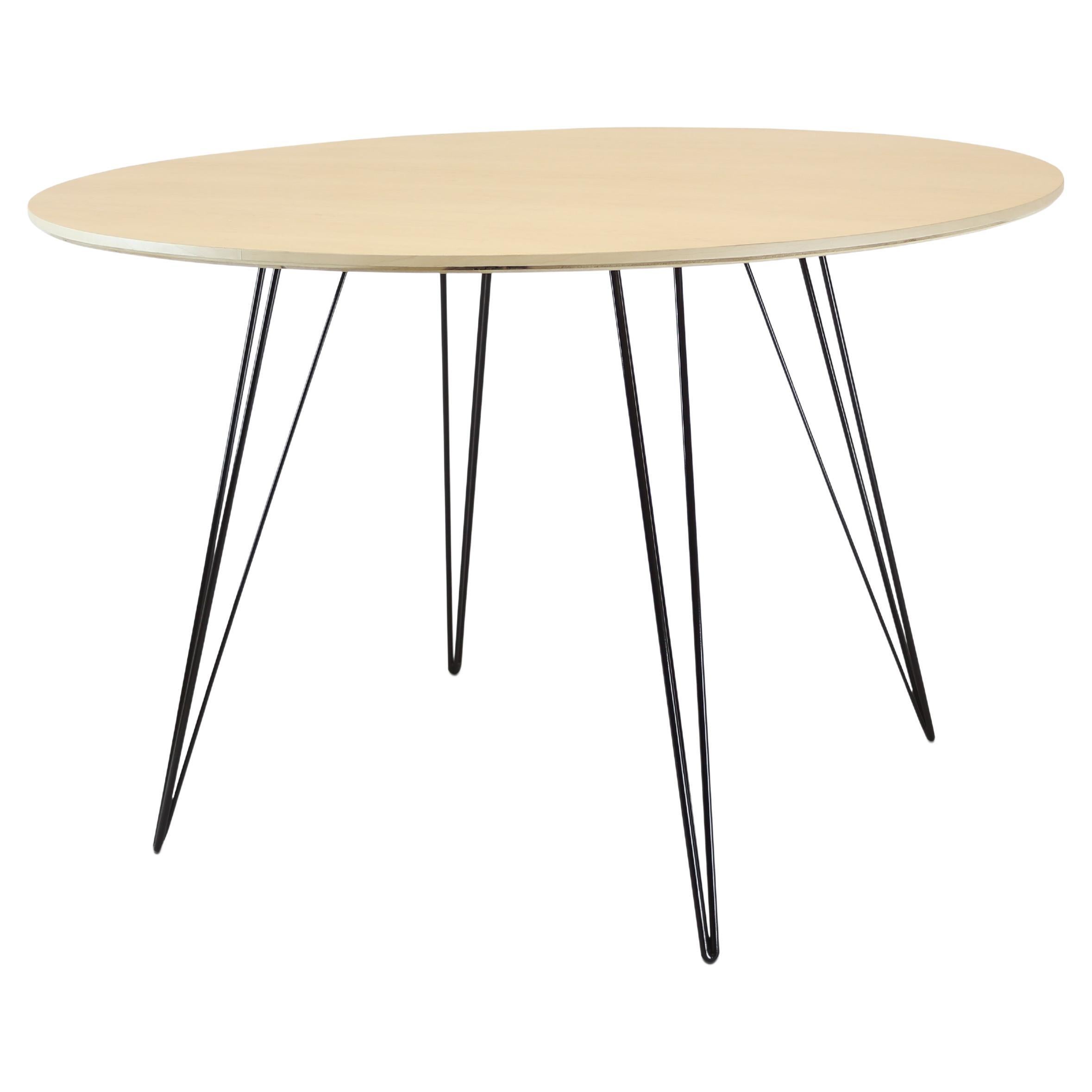 Table de salle à manger en érable Williams avec pieds en épingle à cheveux noire et plateau circulaire
