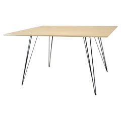 Table de salle à manger en érable Williams avec pieds en épingle à cheveux noire et plateau rectangulaire