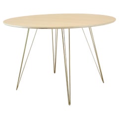 Table de salle à manger en érable Williams avec pieds en épingle à cheveux dorée et plateau circulaire