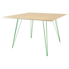 Table de salle à manger en érable Williams avec pieds en épingle à cheveux verte et plateau carré