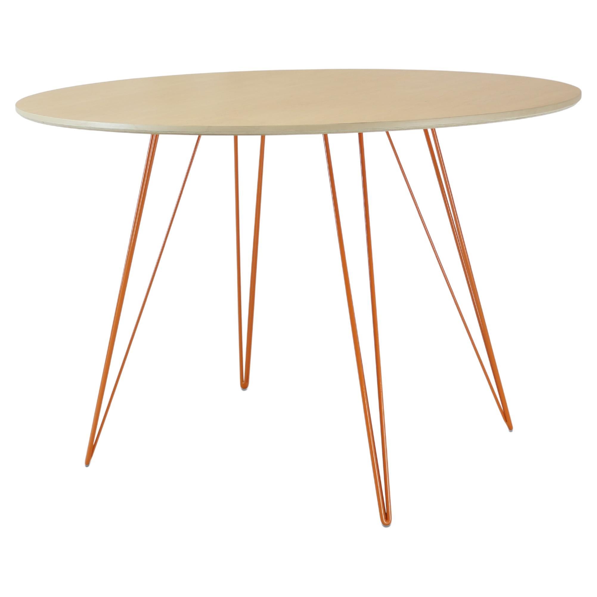 Table de salle à manger en érable Williams avec pieds en épingle à cheveux orange et plateau ovale