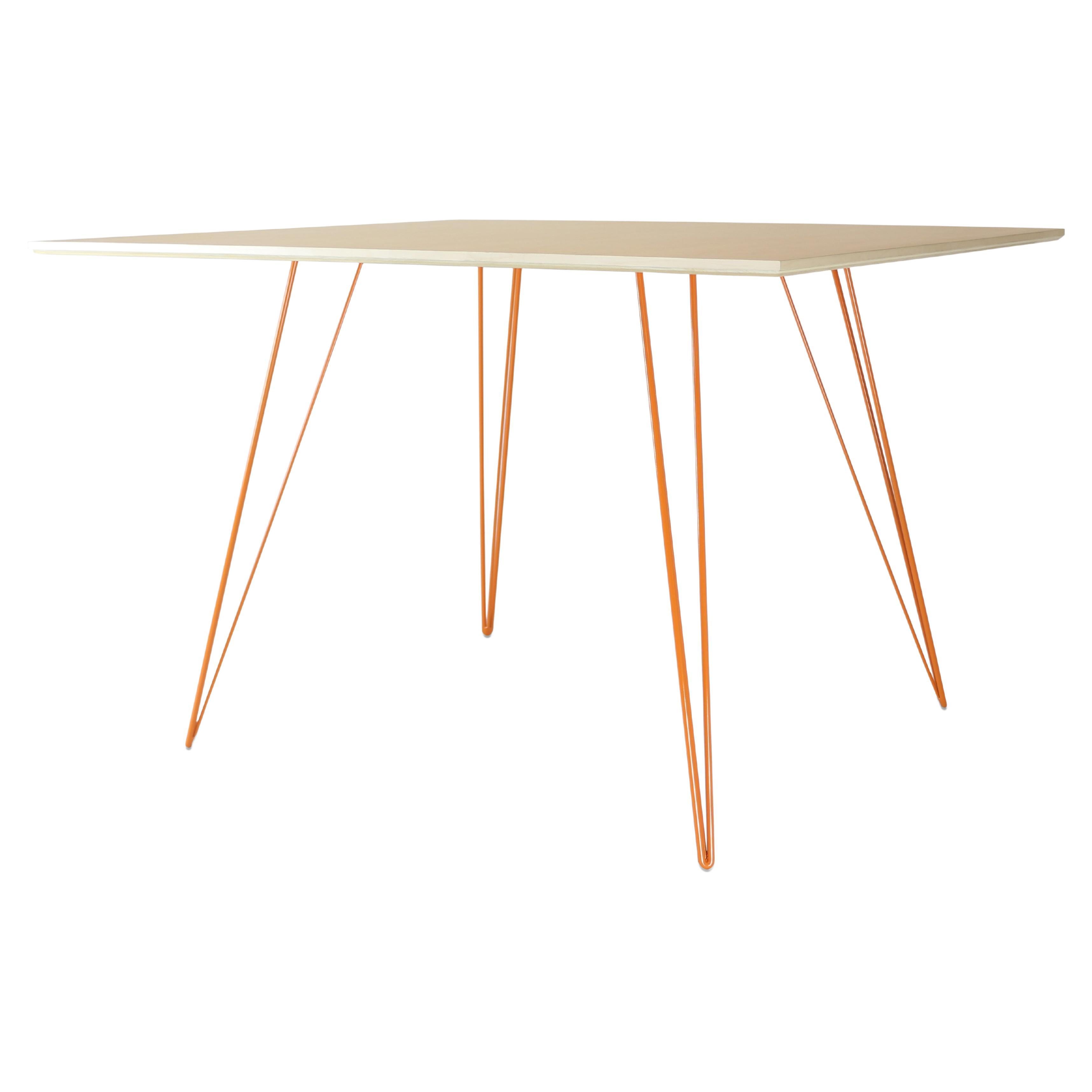 Table de salle à manger en érable Williams avec pieds en épingle à cheveux orange et plateau rectangulaire en vente
