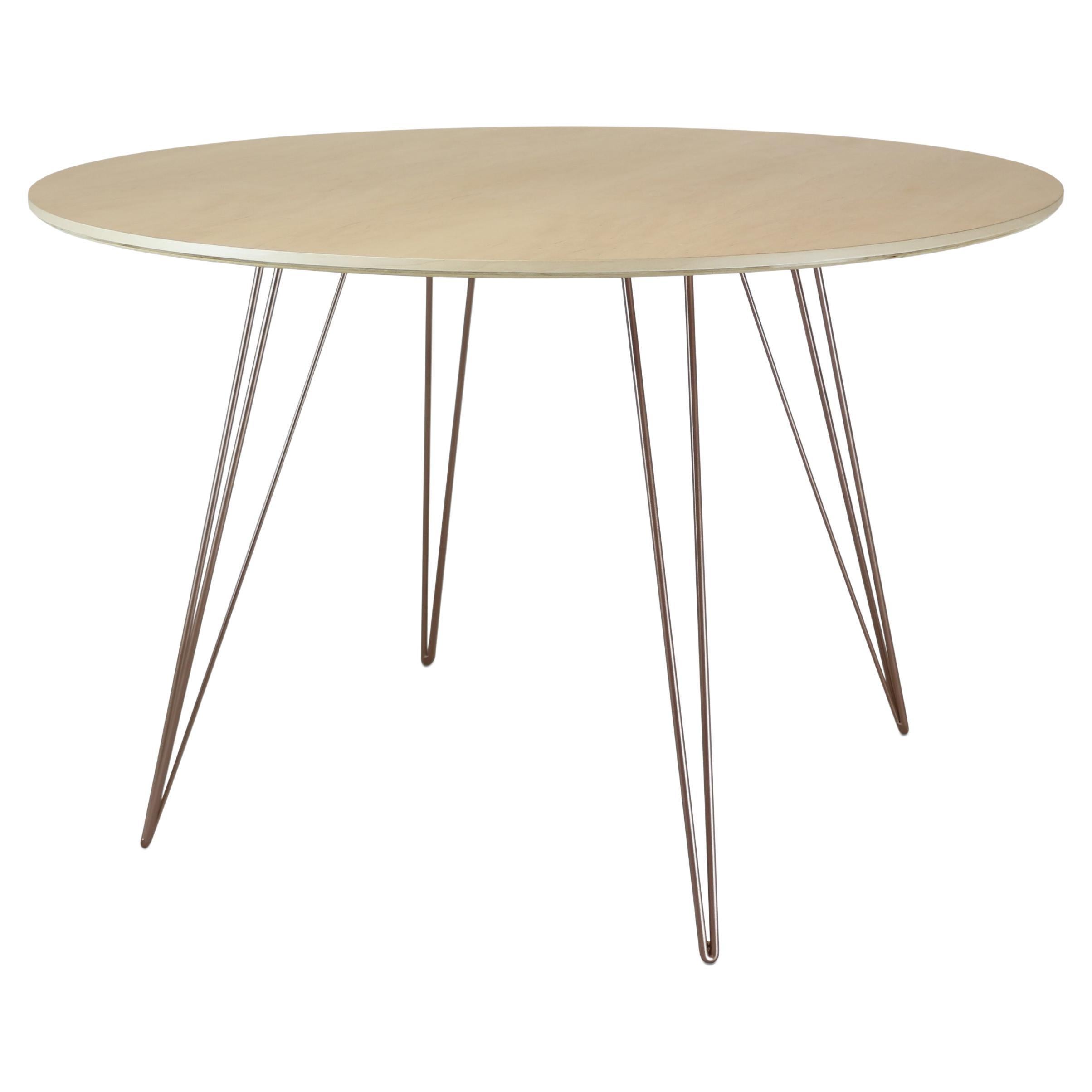 Table de salle à manger Maple Williams avec pieds en épingle à cheveux en cuivre rose, plateau en forme de cercle