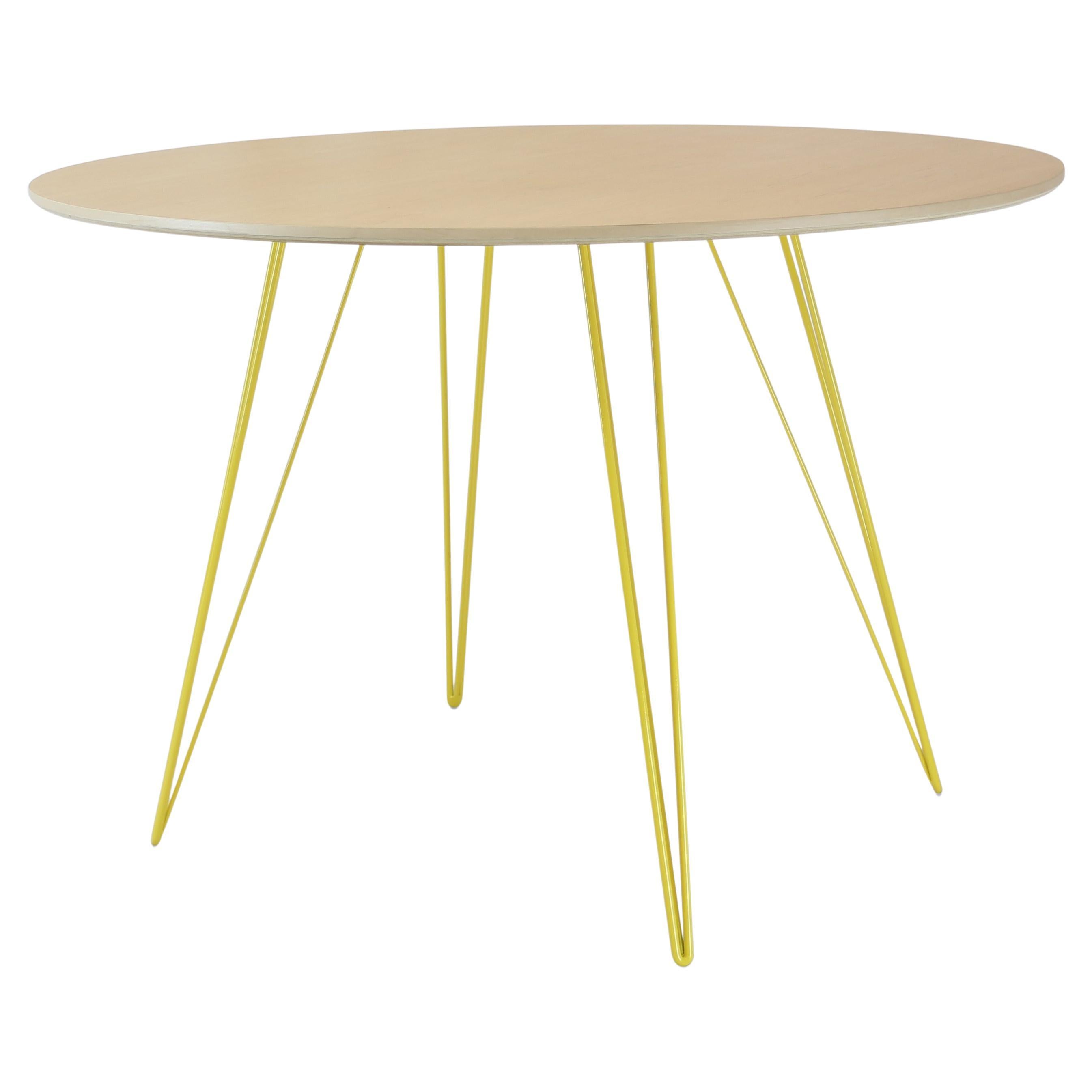 Table de salle à manger en érable Williams avec pieds en épingle à cheveux jaune et plateau ovale