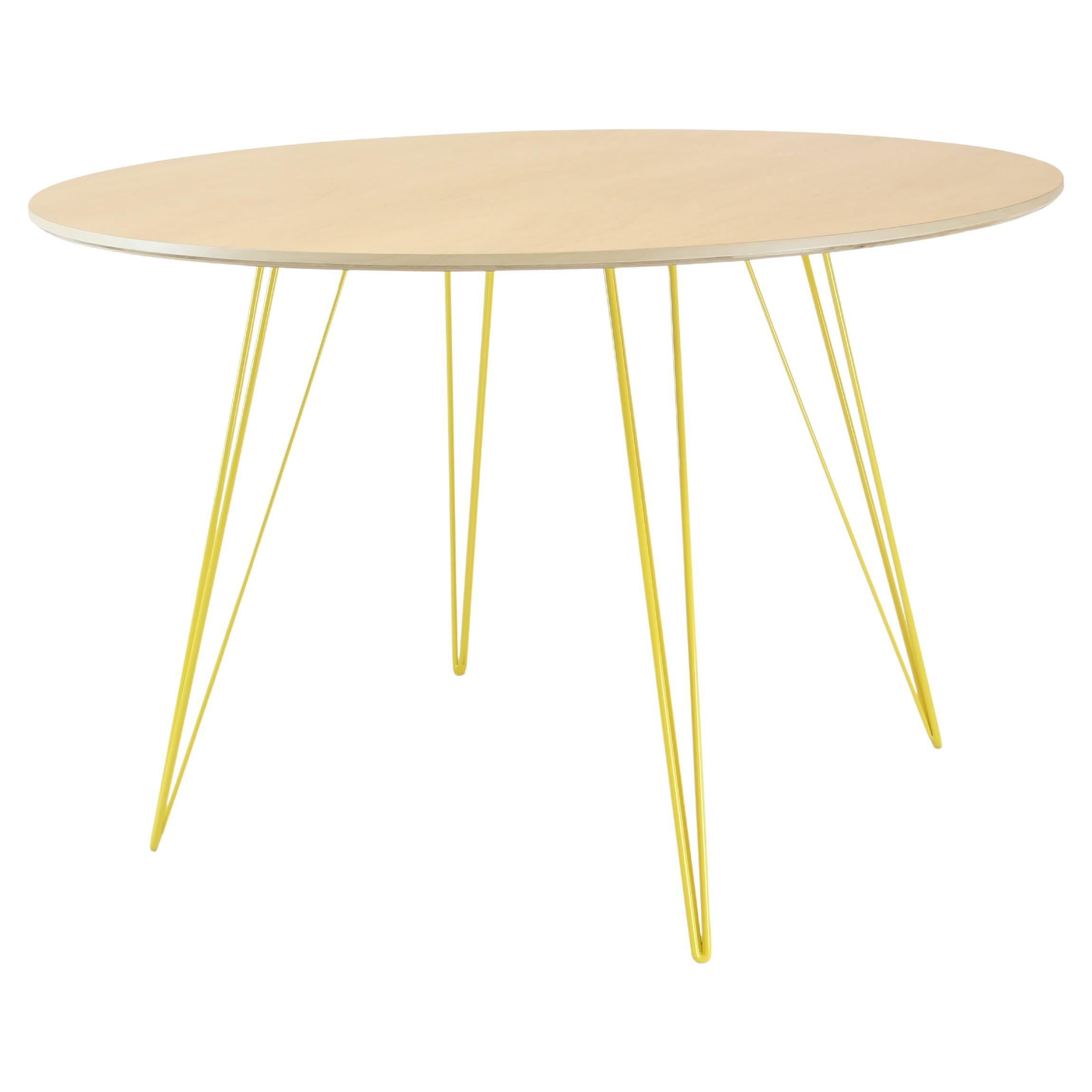 Table de salle à manger en érable Williams avec pieds en épingle à cheveux jaune et plateau circulaire