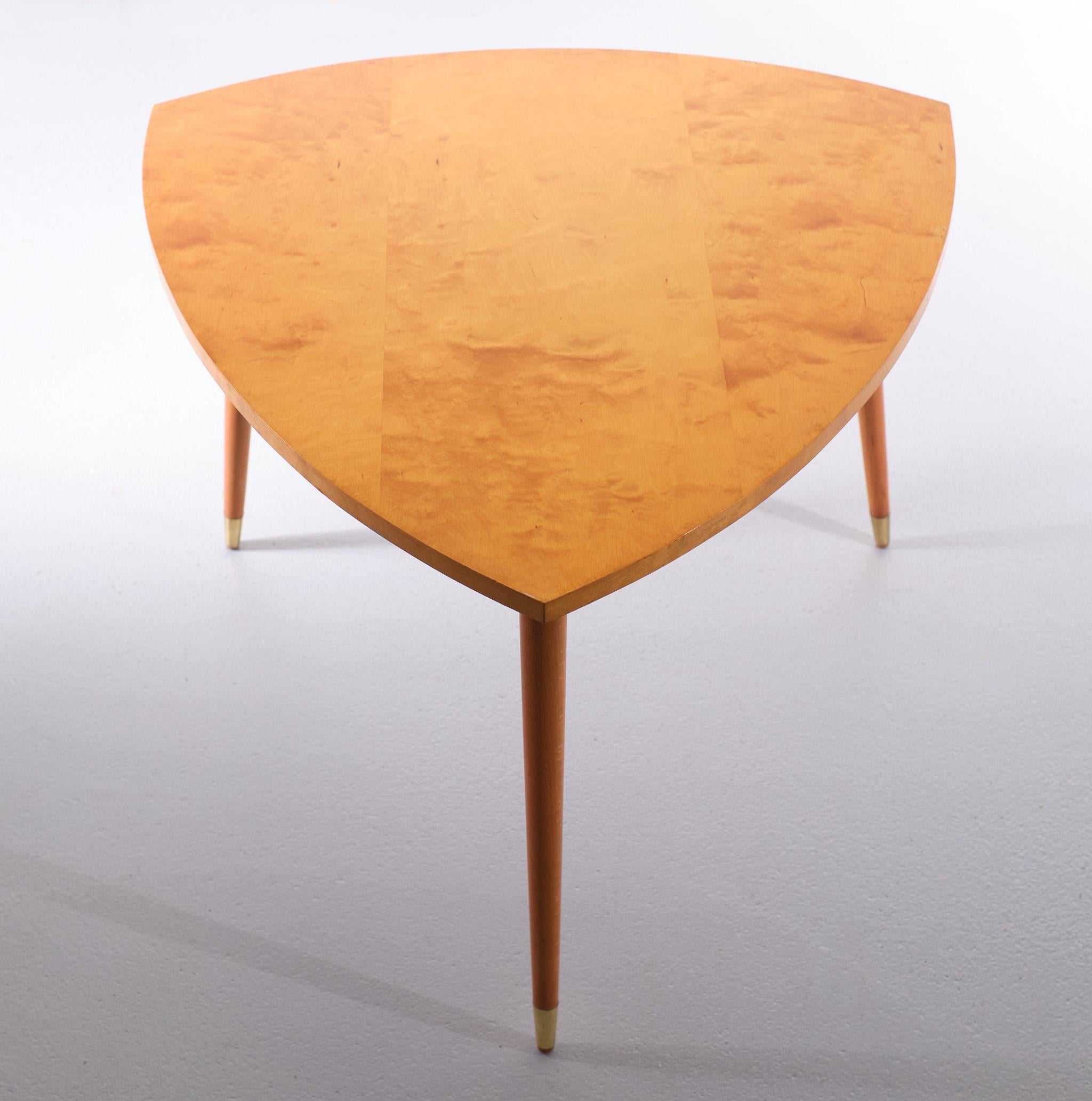Mid-20th Century Maple wood Triangle Coffee table 1950s Holland  For Sale