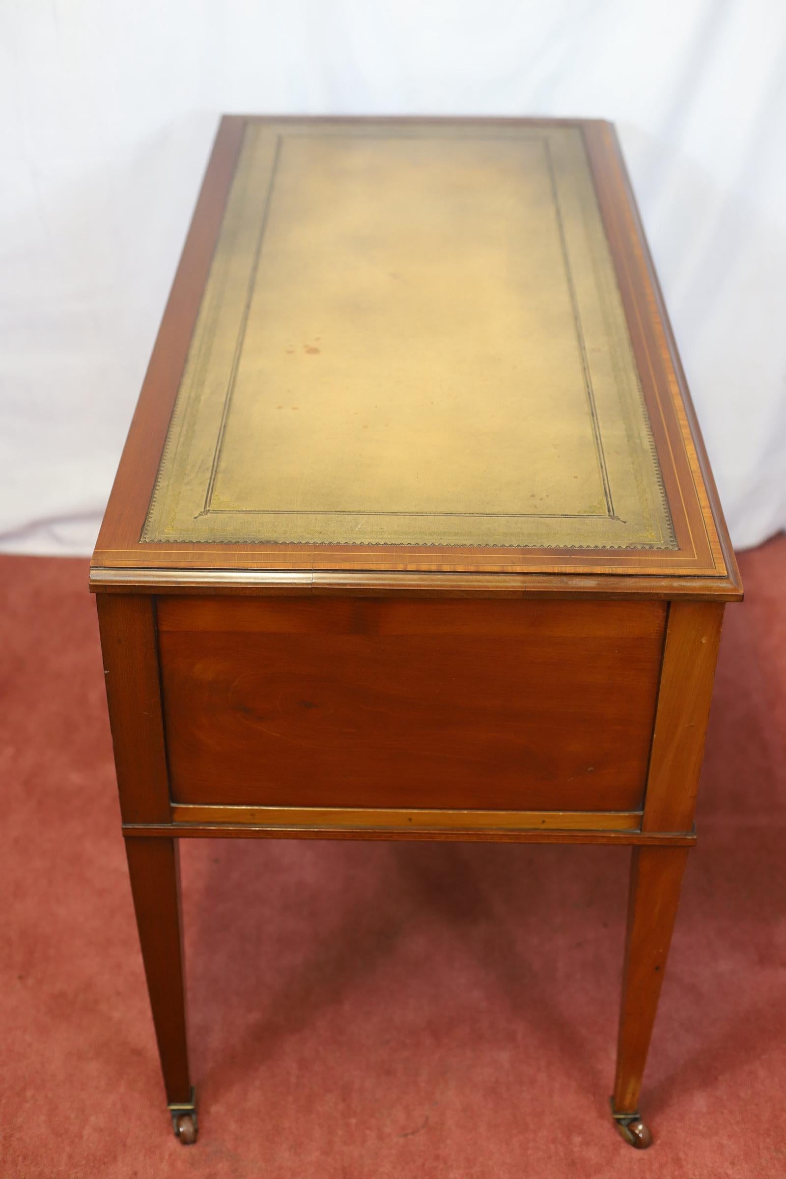 Maple&Co Lovely Edwardian Satinwood Crossbanded  Walnut  Desk For Sale 3