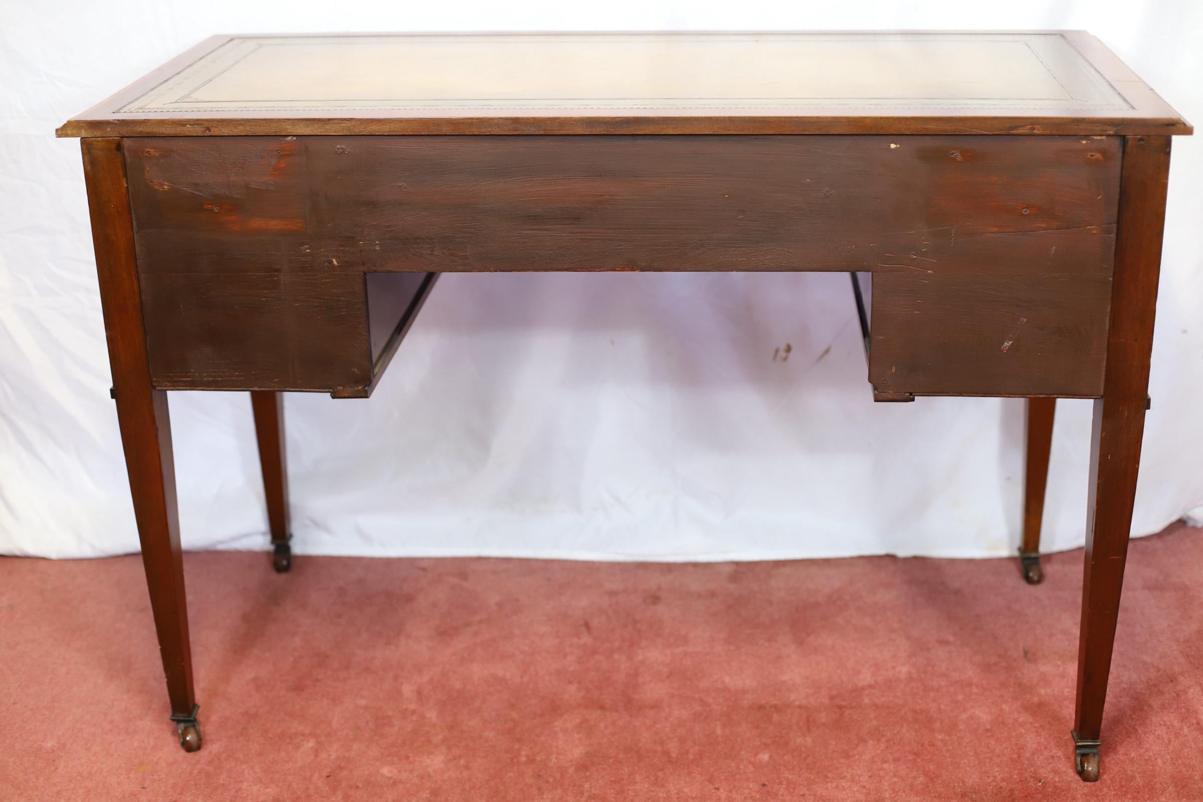 Maple&Co Lovely Edwardian Satinwood Crossbanded  Walnut  Desk For Sale 4