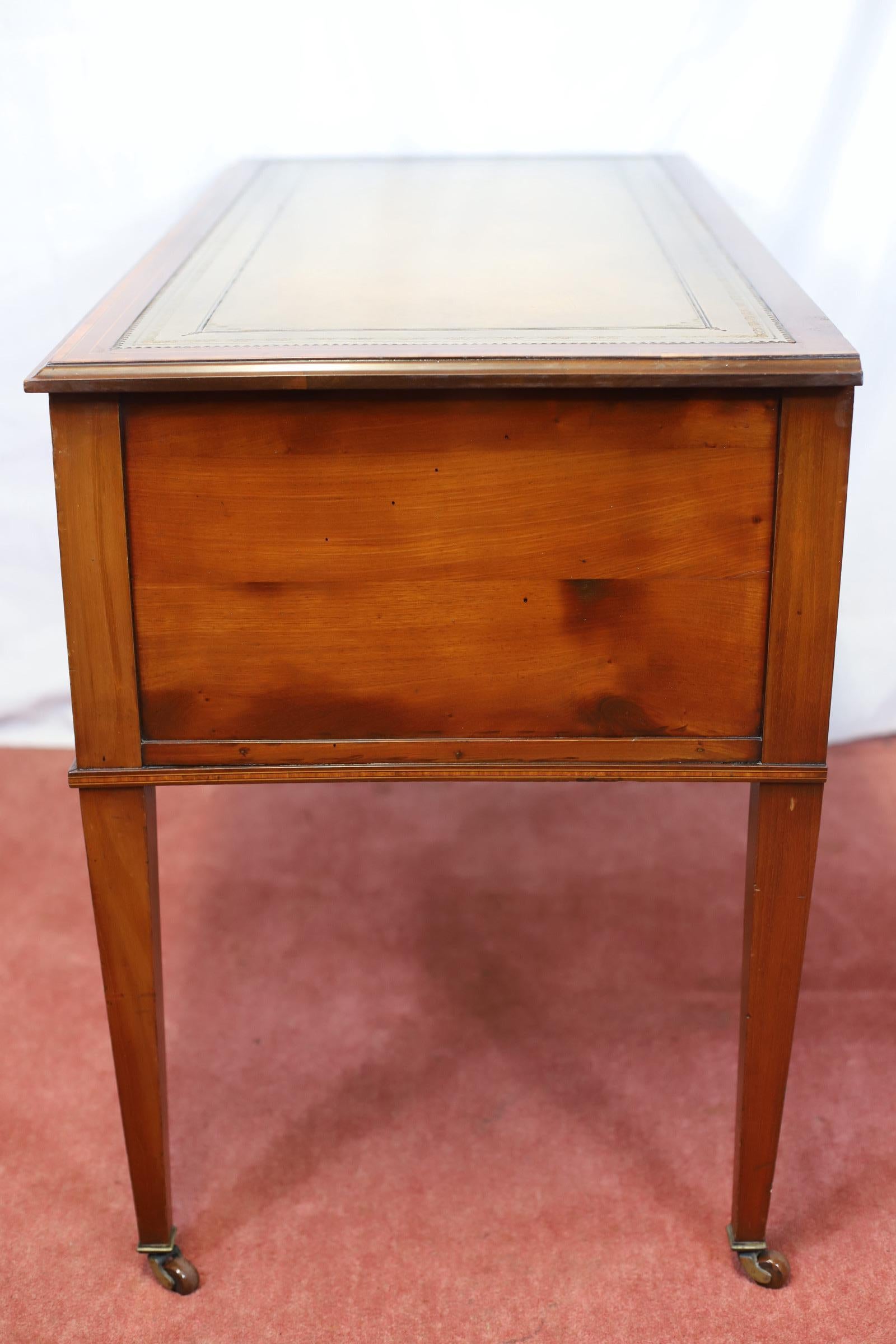 Maple&Co Lovely Edwardian Satinwood Crossbanded  Walnut  Desk For Sale 5